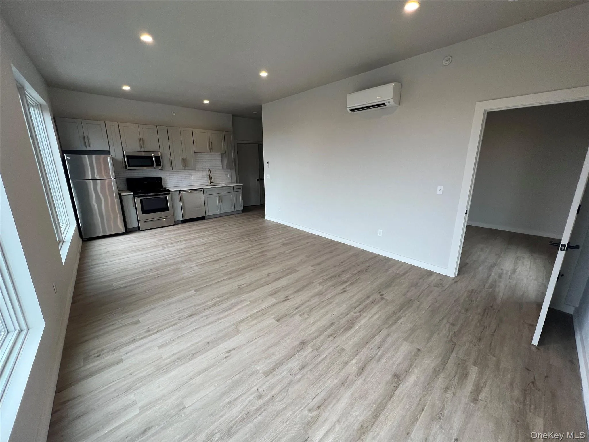 289 Main Street, Poughkeepsie, NY, 1 Bedroom Bedrooms, 3 Rooms Rooms,1 BathroomBathrooms,Residential Lease,For Rent,Main,0,1023218 289 Main Street, Poughkeepsie, NY, 1 Bedroom Bedrooms, 3 Rooms Rooms,1 BathroomBathrooms,Residential Lease,For Rent,Main,0,1023218