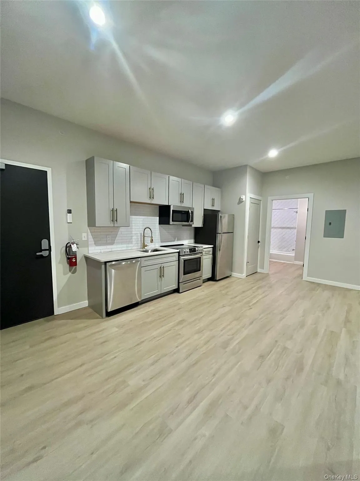 289 Main, Poughkeepsie, NY, 2 Bedrooms Bedrooms, 3 Rooms Rooms,1 BathroomBathrooms,Residential Lease,For Rent,Main,0,1023219 289 Main, Poughkeepsie, NY, 2 Bedrooms Bedrooms, 3 Rooms Rooms,1 BathroomBathrooms,Residential Lease,For Rent,Main,0,1023219