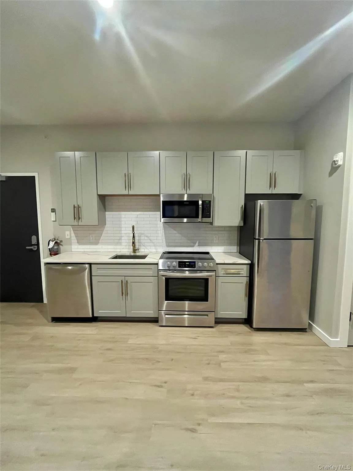 289 Main, Poughkeepsie, NY, 2 Bedrooms Bedrooms, 3 Rooms Rooms,1 BathroomBathrooms,Residential Lease,For Rent,Main,0,1023219 289 Main, Poughkeepsie, NY, 2 Bedrooms Bedrooms, 3 Rooms Rooms,1 BathroomBathrooms,Residential Lease,For Rent,Main,0,1023219