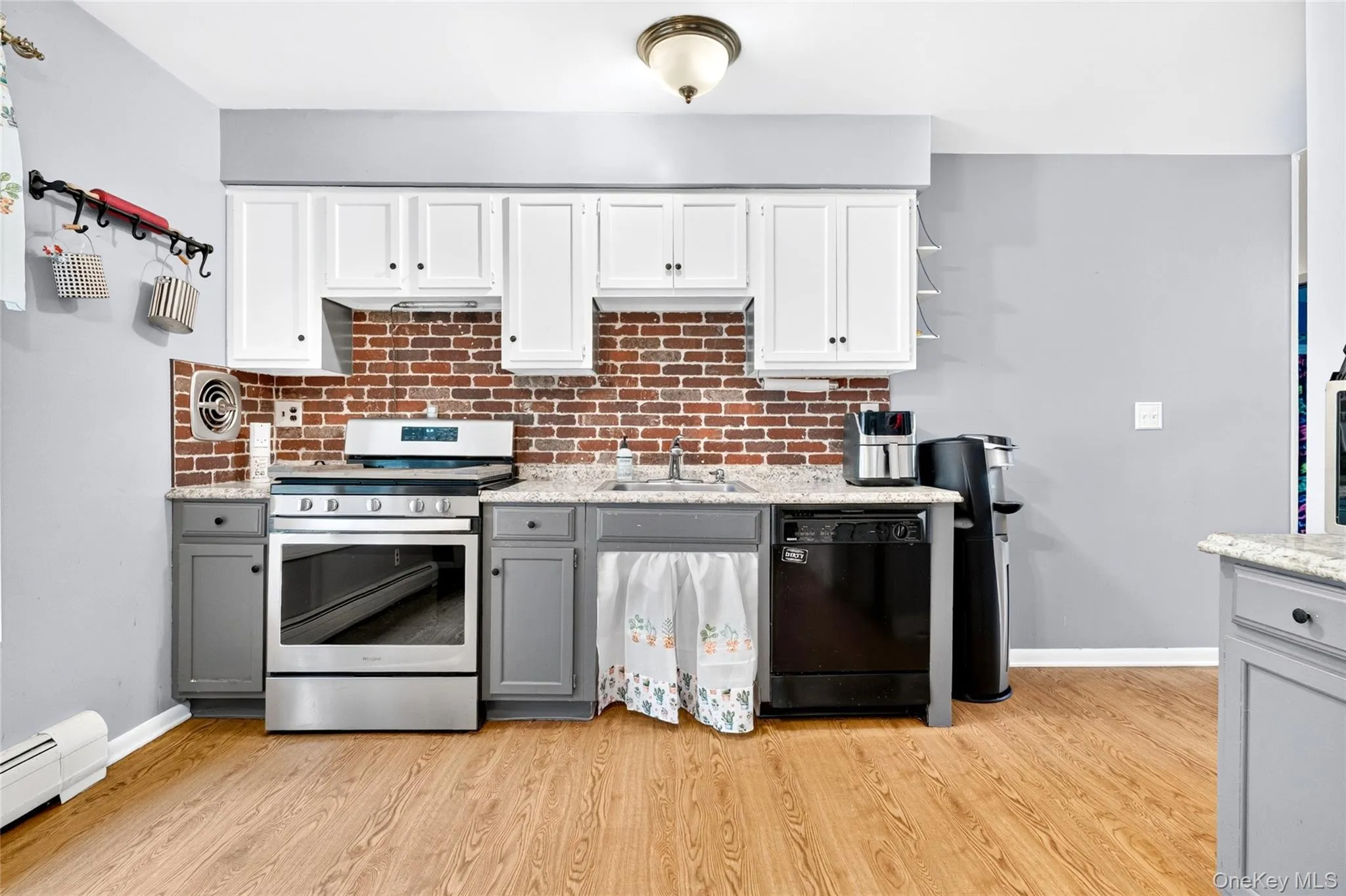 105 Robinhood Lane, Clarkstown, NY, 3 Bedrooms Bedrooms, 7 Rooms Rooms,2 BathroomsBathrooms,Residential,For Rent,Robinhood,0,1023225 105 Robinhood Lane, Clarkstown, NY, 3 Bedrooms Bedrooms, 7 Rooms Rooms,2 BathroomsBathrooms,Residential,For Rent,Robinhood,0,1023225