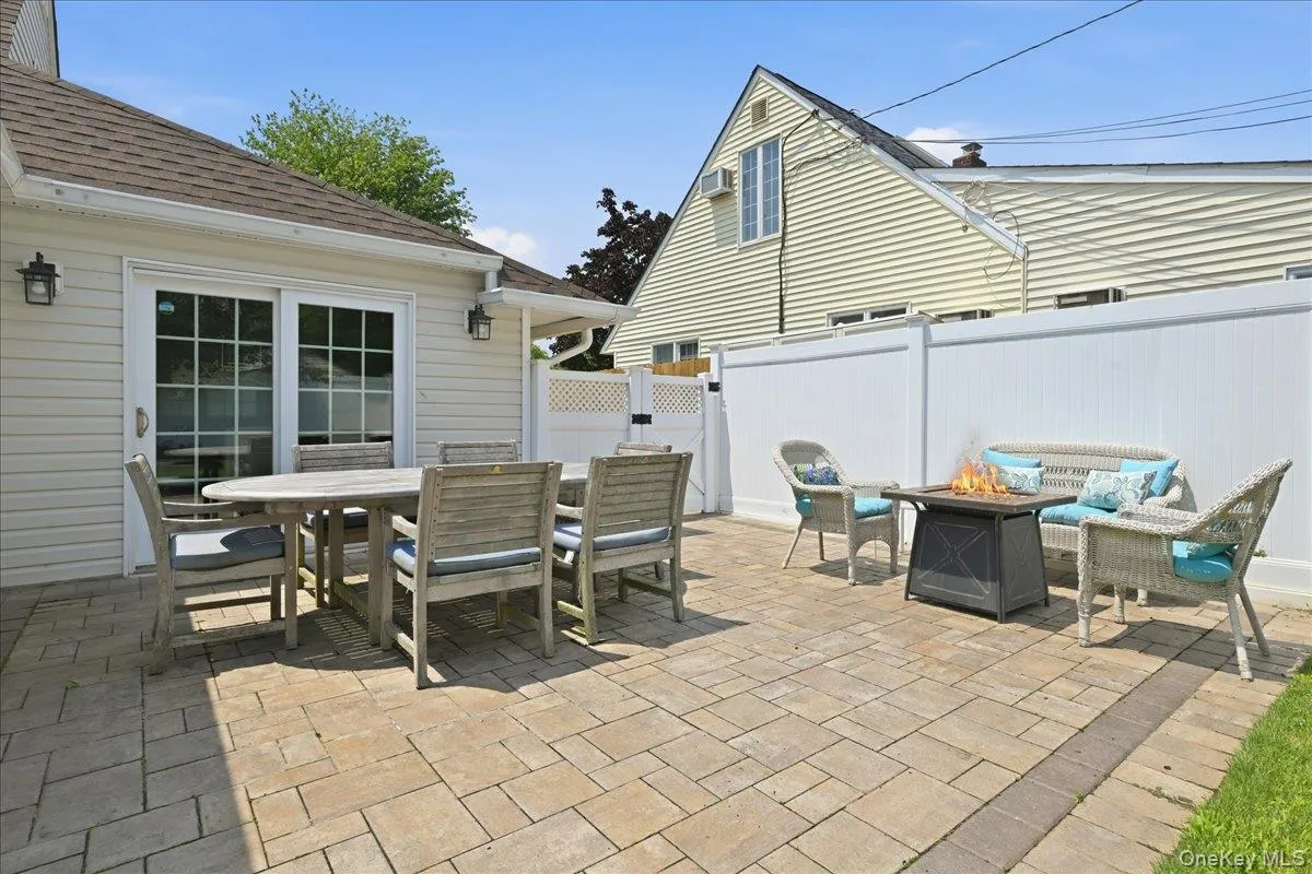 45 Cottonwood Lane, Hempstead, NY, 4 Bedrooms Bedrooms, 7 Rooms Rooms,2 BathroomsBathrooms,Residential,For Rent,Cottonwood,0,1023255 45 Cottonwood Lane, Hempstead, NY, 4 Bedrooms Bedrooms, 7 Rooms Rooms,2 BathroomsBathrooms,Residential,For Rent,Cottonwood,0,1023255