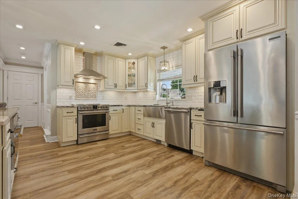 45 Cottonwood Lane, Hempstead, NY, 4 Bedrooms Bedrooms, 7 Rooms Rooms,2 BathroomsBathrooms,Residential,For Rent,Cottonwood,0,1023255 45 Cottonwood Lane, Hempstead, NY, 4 Bedrooms Bedrooms, 7 Rooms Rooms,2 BathroomsBathrooms,Residential,For Rent,Cottonwood,0,1023255