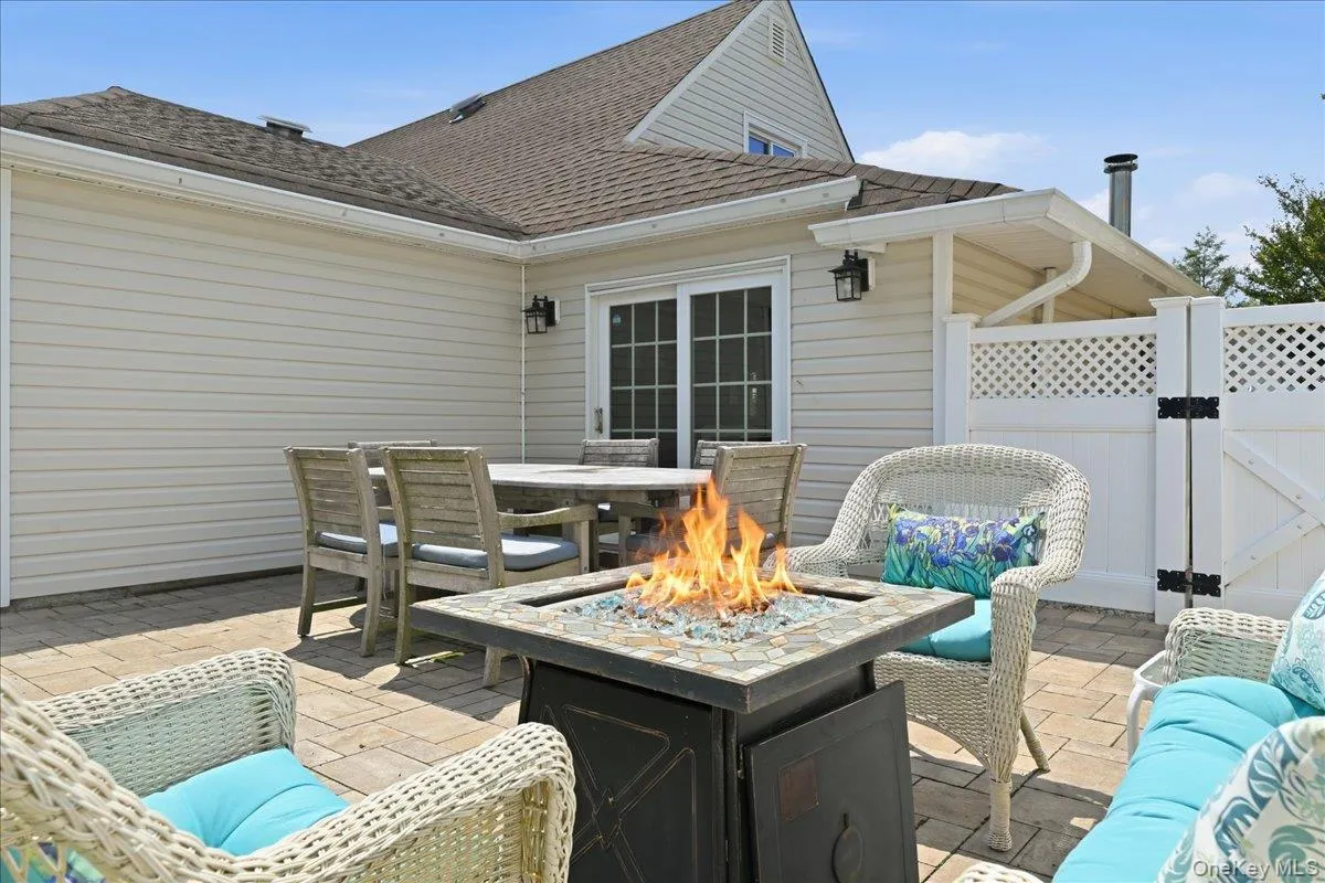 45 Cottonwood Lane, Hempstead, NY, 4 Bedrooms Bedrooms, 7 Rooms Rooms,2 BathroomsBathrooms,Residential,For Rent,Cottonwood,0,1023255 45 Cottonwood Lane, Hempstead, NY, 4 Bedrooms Bedrooms, 7 Rooms Rooms,2 BathroomsBathrooms,Residential,For Rent,Cottonwood,0,1023255