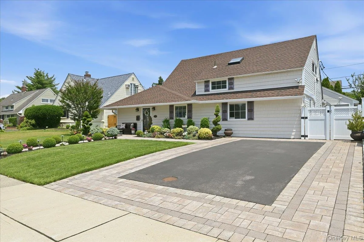 45 Cottonwood Lane, Hempstead, NY, 4 Bedrooms Bedrooms, 7 Rooms Rooms,2 BathroomsBathrooms,Residential,For Rent,Cottonwood,0,1023255 45 Cottonwood Lane, Hempstead, NY, 4 Bedrooms Bedrooms, 7 Rooms Rooms,2 BathroomsBathrooms,Residential,For Rent,Cottonwood,0,1023255