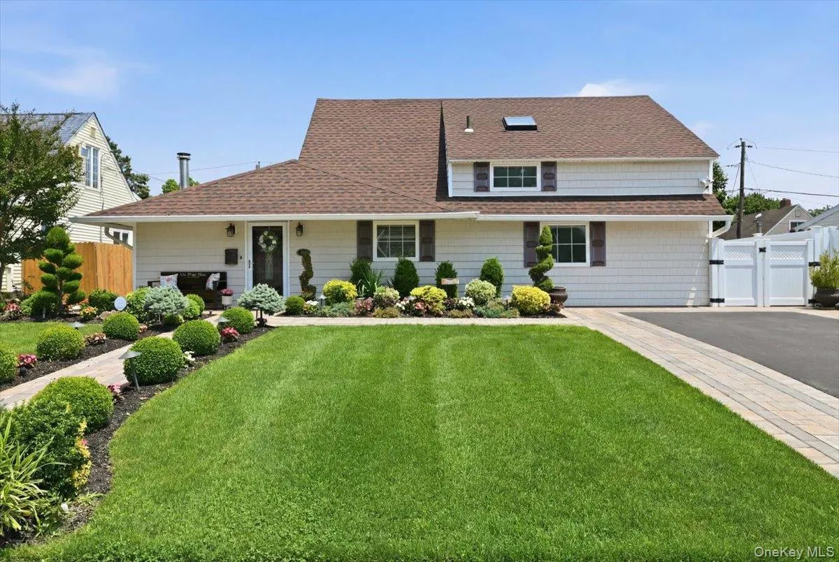 45 Cottonwood Lane, Hempstead, NY, 4 Bedrooms Bedrooms, 7 Rooms Rooms,2 BathroomsBathrooms,Residential,For Rent,Cottonwood,0,1023255 45 Cottonwood Lane, Hempstead, NY, 4 Bedrooms Bedrooms, 7 Rooms Rooms,2 BathroomsBathrooms,Residential,For Rent,Cottonwood,0,1023255