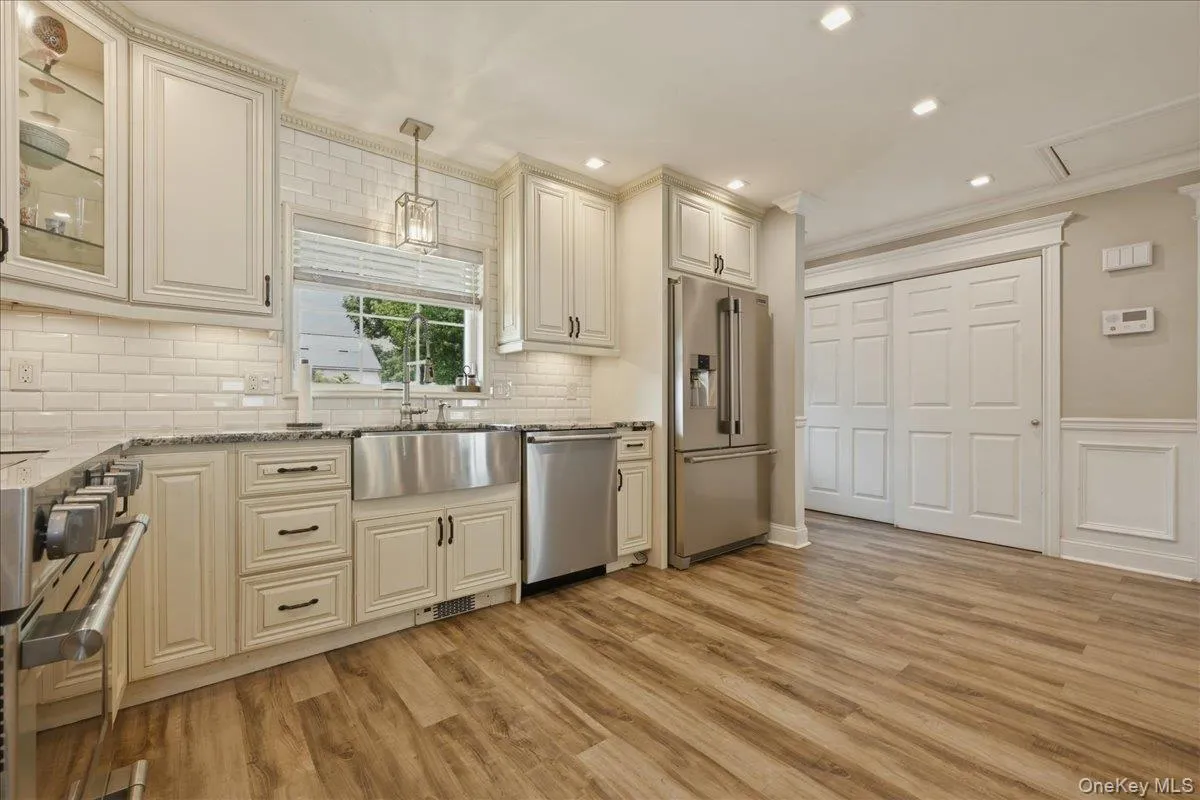 45 Cottonwood Lane, Hempstead, NY, 4 Bedrooms Bedrooms, 7 Rooms Rooms,2 BathroomsBathrooms,Residential,For Rent,Cottonwood,0,1023255 45 Cottonwood Lane, Hempstead, NY, 4 Bedrooms Bedrooms, 7 Rooms Rooms,2 BathroomsBathrooms,Residential,For Rent,Cottonwood,0,1023255