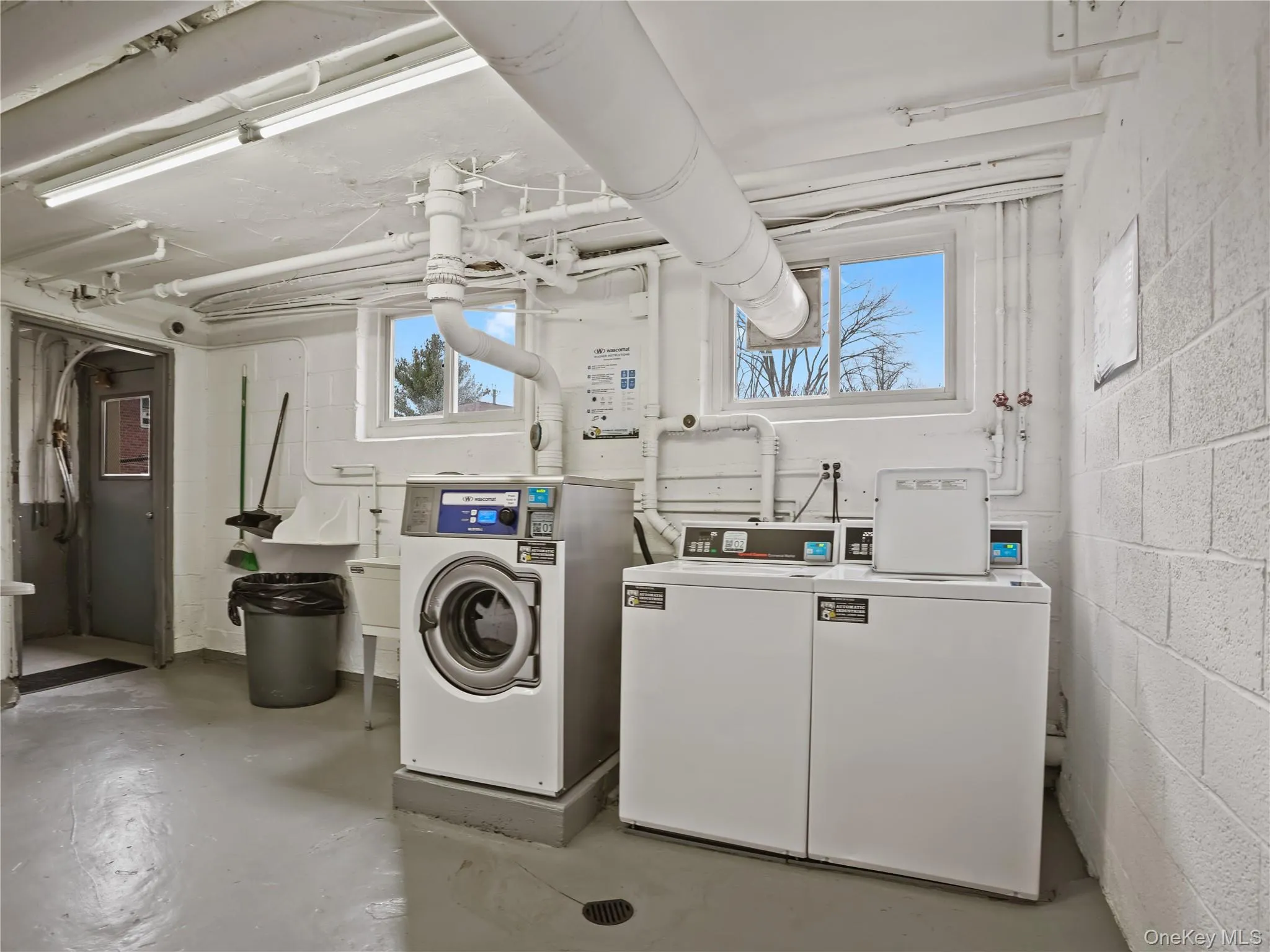 Common laundry located in nearby building Common laundry located in nearby building