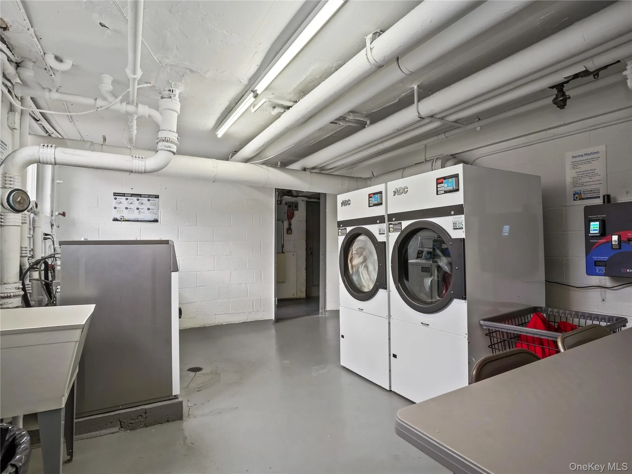 Common laundry located in nearby building Common laundry located in nearby building