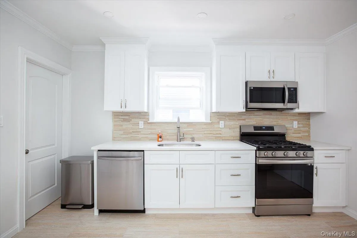 310 Columbus Parkway, North Hempstead, NY, 3 Bedrooms Bedrooms, 9 Rooms Rooms,2 BathroomsBathrooms,Residential Lease,For Rent,Columbus,0,1023257 310 Columbus Parkway, North Hempstead, NY, 3 Bedrooms Bedrooms, 9 Rooms Rooms,2 BathroomsBathrooms,Residential Lease,For Rent,Columbus,0,1023257