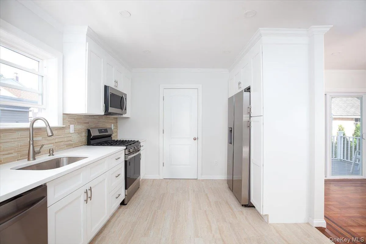 310 Columbus Parkway, North Hempstead, NY, 3 Bedrooms Bedrooms, 9 Rooms Rooms,2 BathroomsBathrooms,Residential Lease,For Rent,Columbus,0,1023257 310 Columbus Parkway, North Hempstead, NY, 3 Bedrooms Bedrooms, 9 Rooms Rooms,2 BathroomsBathrooms,Residential Lease,For Rent,Columbus,0,1023257