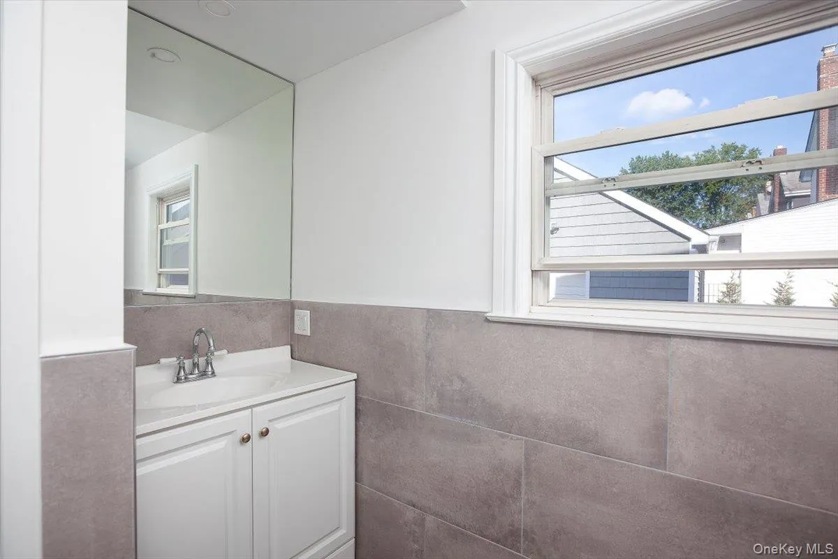 310 Columbus Parkway, North Hempstead, NY, 3 Bedrooms Bedrooms, 9 Rooms Rooms,2 BathroomsBathrooms,Residential Lease,For Rent,Columbus,0,1023257 310 Columbus Parkway, North Hempstead, NY, 3 Bedrooms Bedrooms, 9 Rooms Rooms,2 BathroomsBathrooms,Residential Lease,For Rent,Columbus,0,1023257