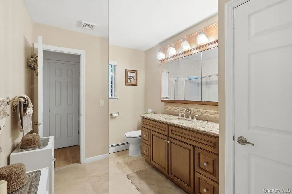 20 Oak Tree Drive, Smithtown, NY, 4 Bedrooms Bedrooms, 8 Rooms Rooms,3 BathroomsBathrooms,Residential,For Rent,Oak Tree,0,1023260 20 Oak Tree Drive, Smithtown, NY, 4 Bedrooms Bedrooms, 8 Rooms Rooms,3 BathroomsBathrooms,Residential,For Rent,Oak Tree,0,1023260