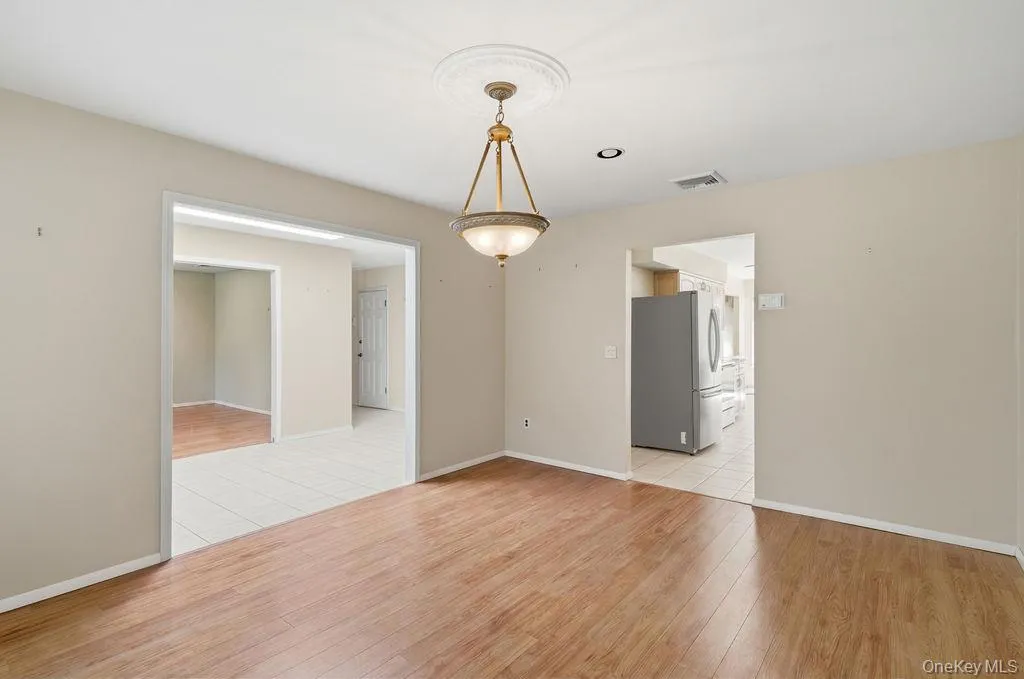 20 Oak Tree Drive, Smithtown, NY, 4 Bedrooms Bedrooms, 8 Rooms Rooms,3 BathroomsBathrooms,Residential,For Rent,Oak Tree,0,1023260 20 Oak Tree Drive, Smithtown, NY, 4 Bedrooms Bedrooms, 8 Rooms Rooms,3 BathroomsBathrooms,Residential,For Rent,Oak Tree,0,1023260
