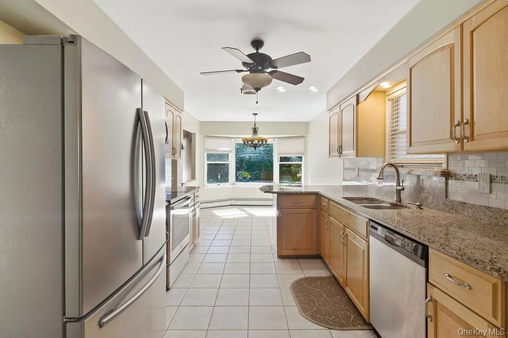 20 Oak Tree Drive, Smithtown, NY, 4 Bedrooms Bedrooms, 8 Rooms Rooms,3 BathroomsBathrooms,Residential,For Rent,Oak Tree,0,1023260 20 Oak Tree Drive, Smithtown, NY, 4 Bedrooms Bedrooms, 8 Rooms Rooms,3 BathroomsBathrooms,Residential,For Rent,Oak Tree,0,1023260