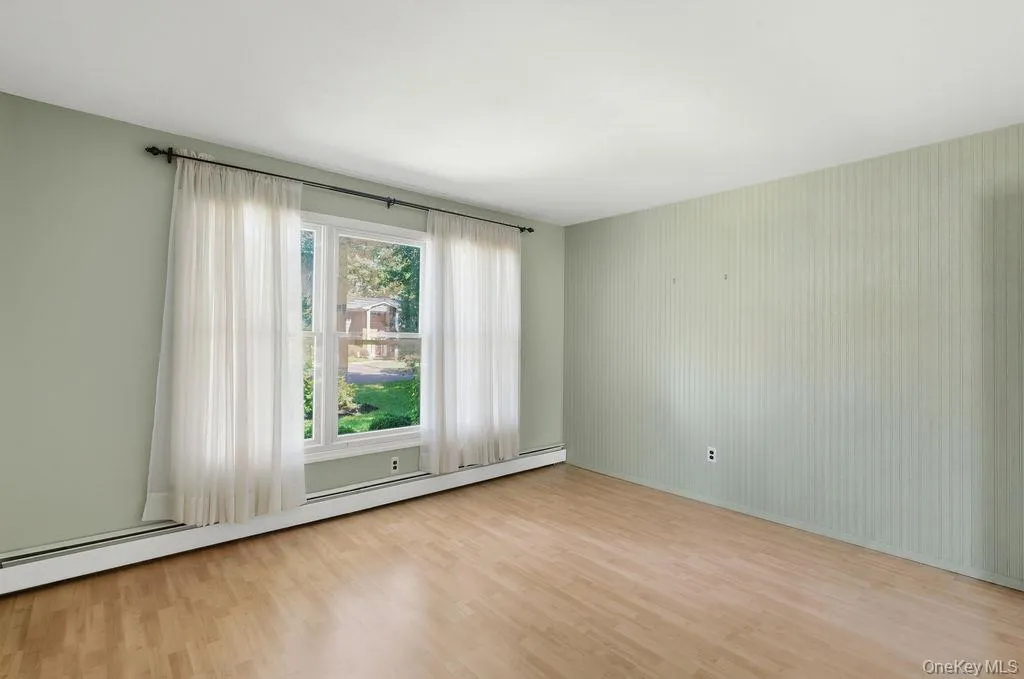 20 Oak Tree Drive, Smithtown, NY, 4 Bedrooms Bedrooms, 8 Rooms Rooms,3 BathroomsBathrooms,Residential,For Rent,Oak Tree,0,1023260 20 Oak Tree Drive, Smithtown, NY, 4 Bedrooms Bedrooms, 8 Rooms Rooms,3 BathroomsBathrooms,Residential,For Rent,Oak Tree,0,1023260