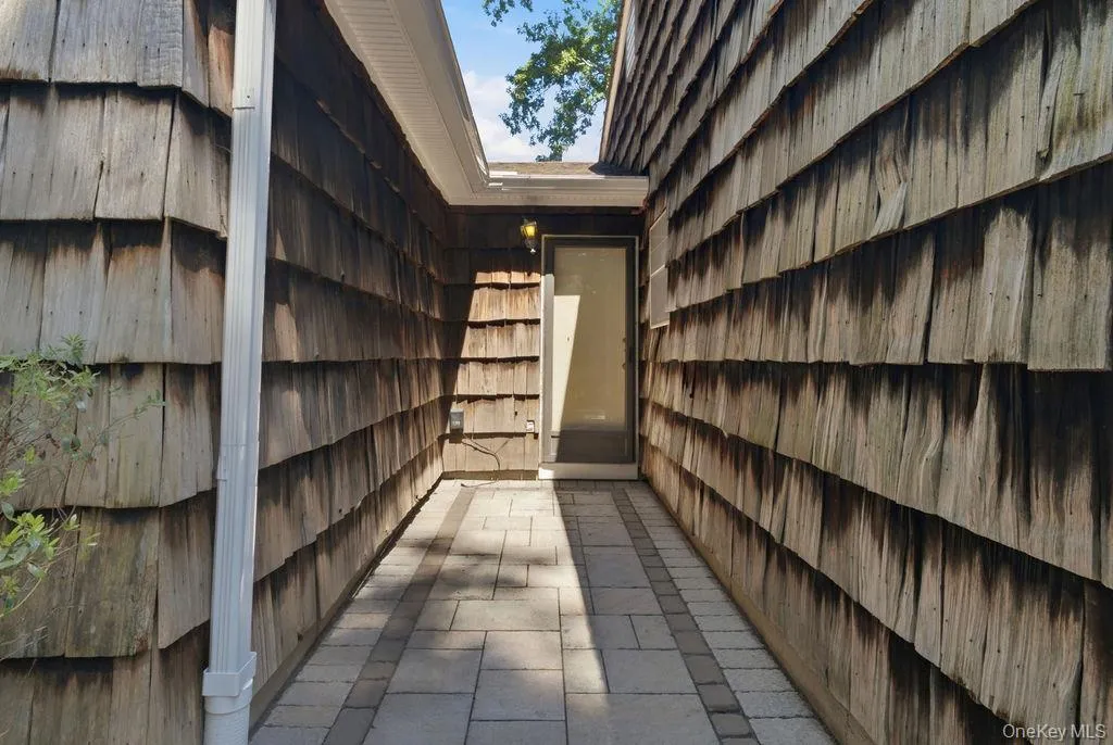 20 Oak Tree Drive, Smithtown, NY, 4 Bedrooms Bedrooms, 8 Rooms Rooms,3 BathroomsBathrooms,Residential,For Rent,Oak Tree,0,1023260 20 Oak Tree Drive, Smithtown, NY, 4 Bedrooms Bedrooms, 8 Rooms Rooms,3 BathroomsBathrooms,Residential,For Rent,Oak Tree,0,1023260