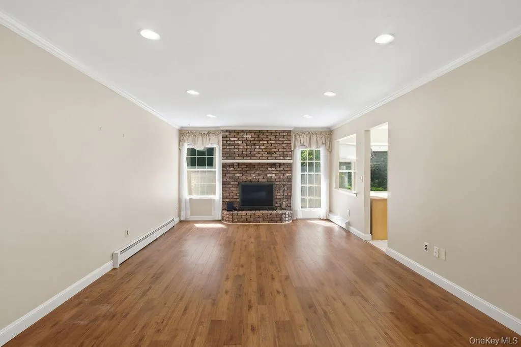 20 Oak Tree Drive, Smithtown, NY, 4 Bedrooms Bedrooms, 8 Rooms Rooms,3 BathroomsBathrooms,Residential,For Rent,Oak Tree,0,1023260 20 Oak Tree Drive, Smithtown, NY, 4 Bedrooms Bedrooms, 8 Rooms Rooms,3 BathroomsBathrooms,Residential,For Rent,Oak Tree,0,1023260