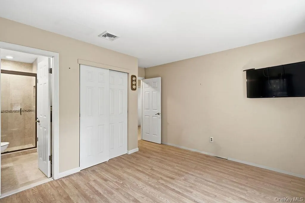 20 Oak Tree Drive, Smithtown, NY, 4 Bedrooms Bedrooms, 8 Rooms Rooms,3 BathroomsBathrooms,Residential,For Rent,Oak Tree,0,1023260 20 Oak Tree Drive, Smithtown, NY, 4 Bedrooms Bedrooms, 8 Rooms Rooms,3 BathroomsBathrooms,Residential,For Rent,Oak Tree,0,1023260