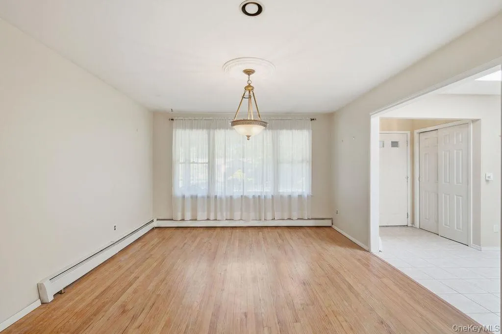 20 Oak Tree Drive, Smithtown, NY, 4 Bedrooms Bedrooms, 8 Rooms Rooms,3 BathroomsBathrooms,Residential,For Rent,Oak Tree,0,1023260 20 Oak Tree Drive, Smithtown, NY, 4 Bedrooms Bedrooms, 8 Rooms Rooms,3 BathroomsBathrooms,Residential,For Rent,Oak Tree,0,1023260