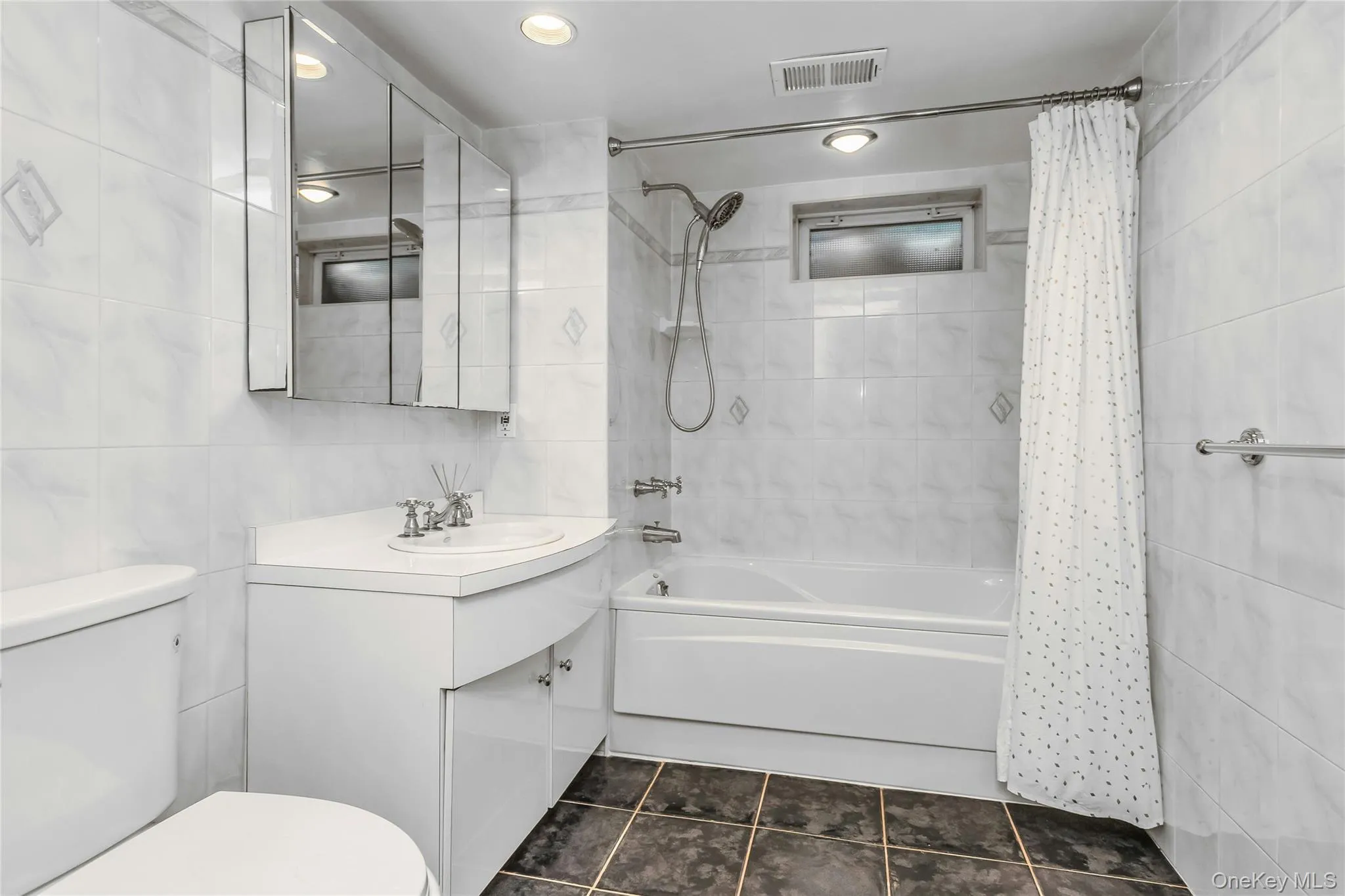 625 10th Street, Hempstead, NY, 3 Bedrooms Bedrooms, 6 Rooms Rooms,2 BathroomsBathrooms,Residential,For Rent,10th,0,1023264 625 10th Street, Hempstead, NY, 3 Bedrooms Bedrooms, 6 Rooms Rooms,2 BathroomsBathrooms,Residential,For Rent,10th,0,1023264