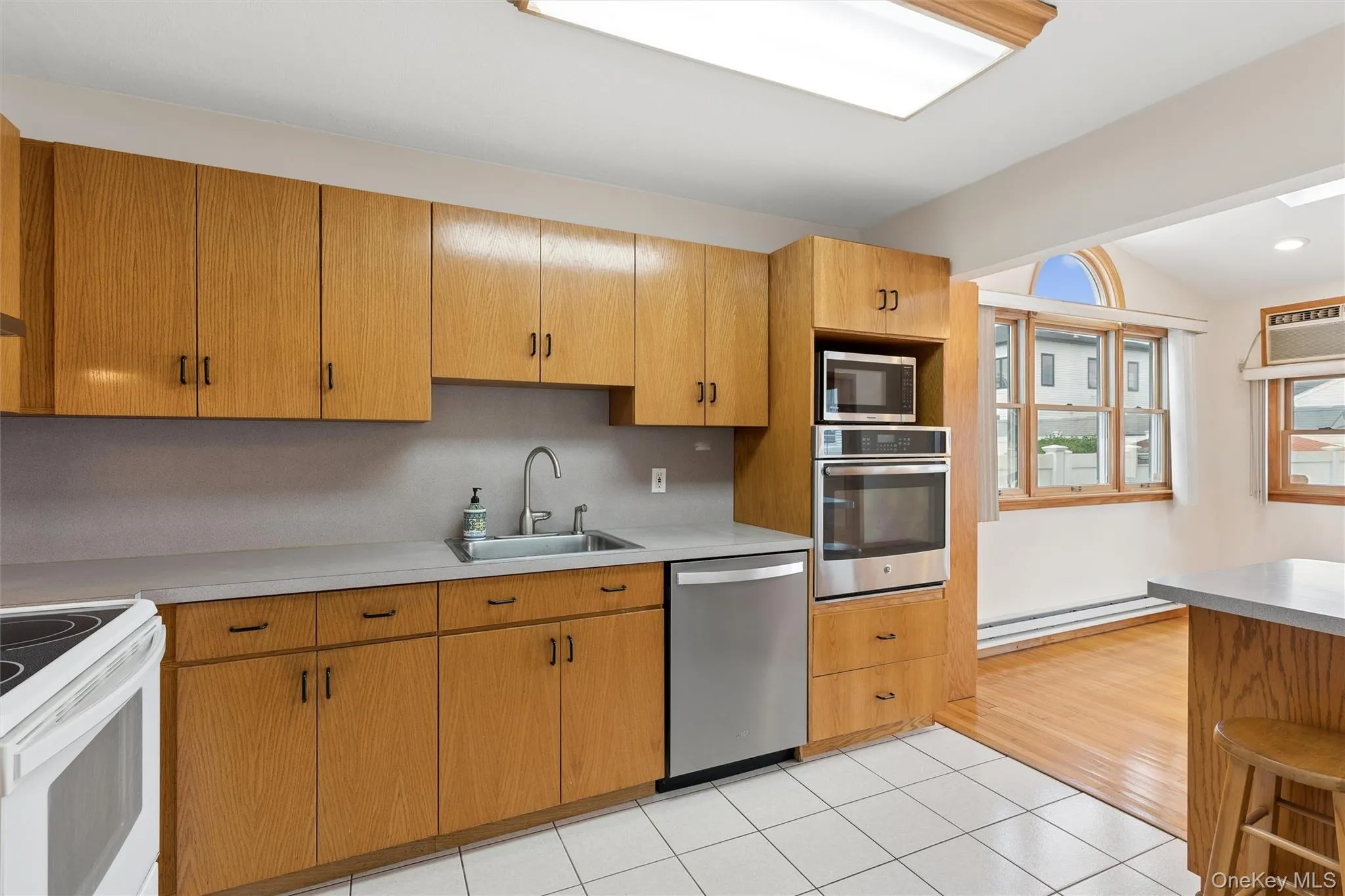 1016 Washington Avenue, North Hempstead, NY, 4 Bedrooms Bedrooms, 10 Rooms Rooms,2 BathroomsBathrooms,Residential,For Rent,Washington,0,1023276 1016 Washington Avenue, North Hempstead, NY, 4 Bedrooms Bedrooms, 10 Rooms Rooms,2 BathroomsBathrooms,Residential,For Rent,Washington,0,1023276