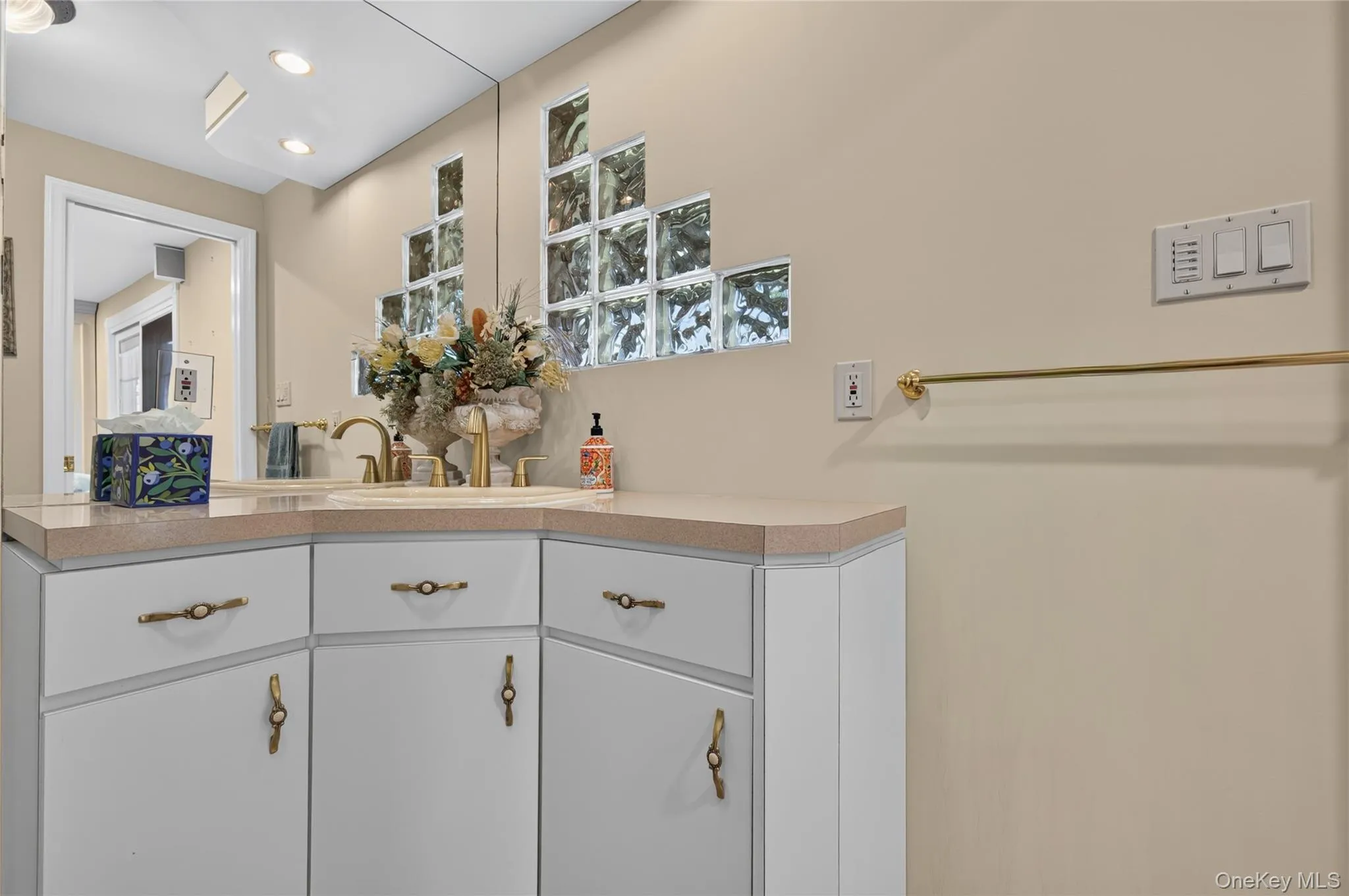 7 Chatham Road, Smithtown, NY, 3 Bedrooms Bedrooms, 8 Rooms Rooms,1 BathroomBathrooms,Residential,For Rent,Chatham,0,1023277 7 Chatham Road, Smithtown, NY, 3 Bedrooms Bedrooms, 8 Rooms Rooms,1 BathroomBathrooms,Residential,For Rent,Chatham,0,1023277