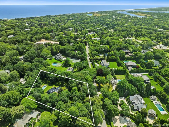 17 Baiting Hollow Road, East Hampton, New York 11937