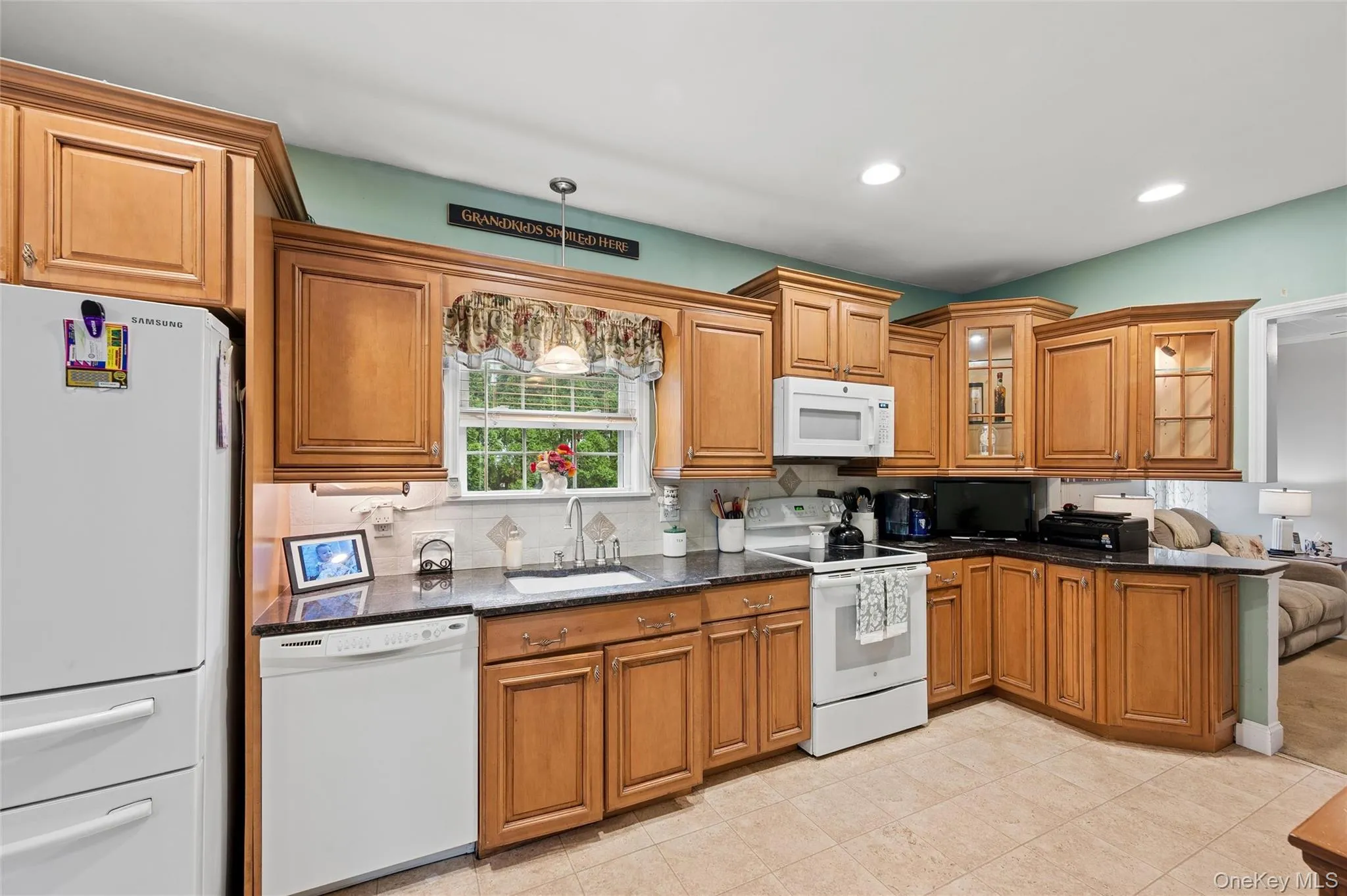 36 Champlin Street, Brookhaven, NY, 5 Bedrooms Bedrooms, 10 Rooms Rooms,2 BathroomsBathrooms,Residential,For Rent,Champlin,0,1023306 36 Champlin Street, Brookhaven, NY, 5 Bedrooms Bedrooms, 10 Rooms Rooms,2 BathroomsBathrooms,Residential,For Rent,Champlin,0,1023306