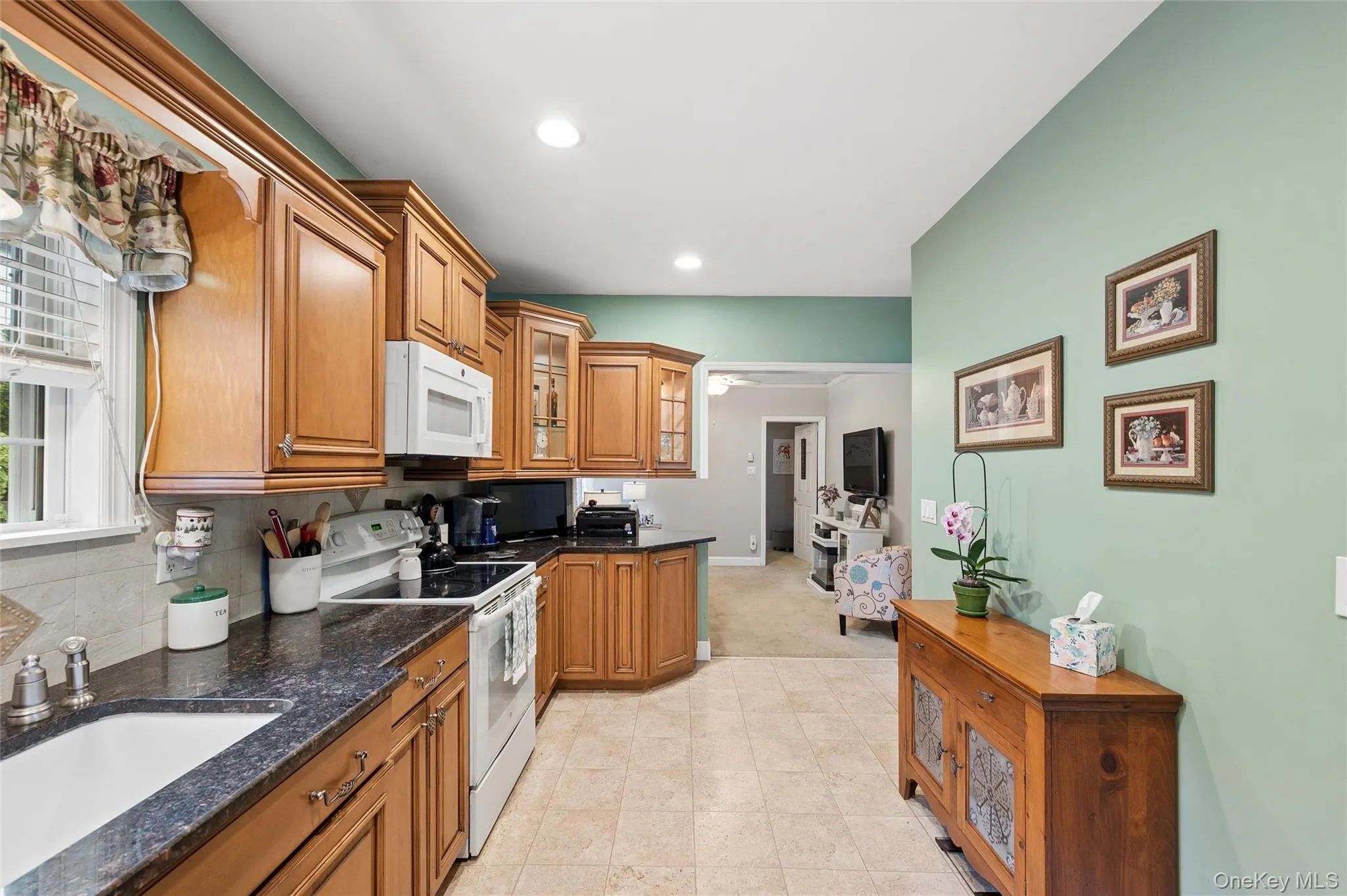 36 Champlin Street, Brookhaven, NY, 5 Bedrooms Bedrooms, 10 Rooms Rooms,2 BathroomsBathrooms,Residential,For Rent,Champlin,0,1023306 36 Champlin Street, Brookhaven, NY, 5 Bedrooms Bedrooms, 10 Rooms Rooms,2 BathroomsBathrooms,Residential,For Rent,Champlin,0,1023306