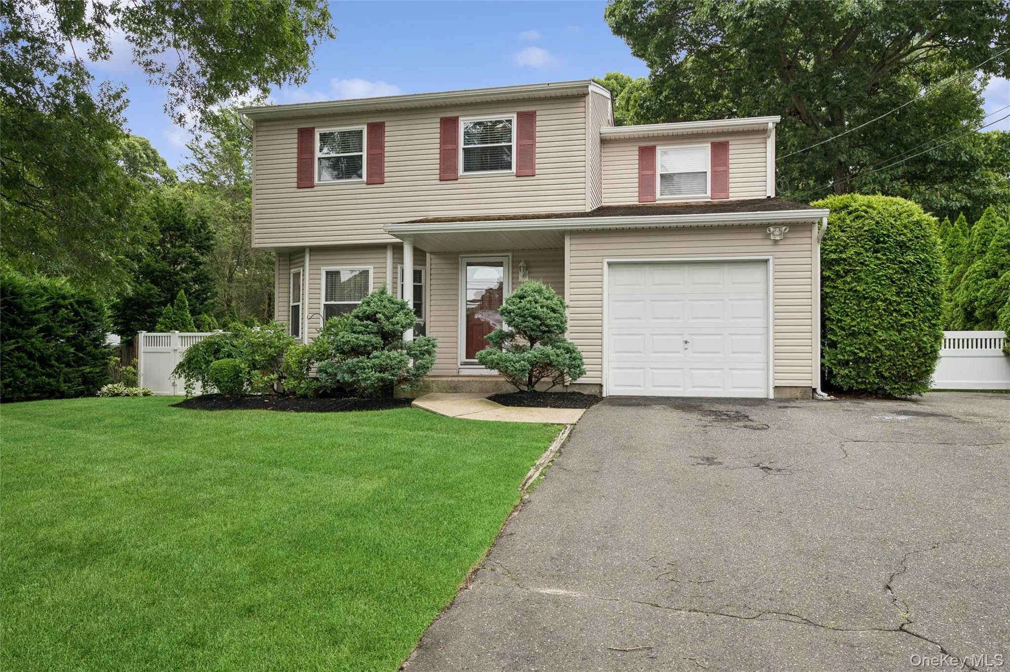 36 Champlin Street, Brookhaven, NY, 5 Bedrooms Bedrooms, 10 Rooms Rooms,2 BathroomsBathrooms,Residential,For Rent,Champlin,0,1023306 36 Champlin Street, Brookhaven, NY, 5 Bedrooms Bedrooms, 10 Rooms Rooms,2 BathroomsBathrooms,Residential,For Rent,Champlin,0,1023306