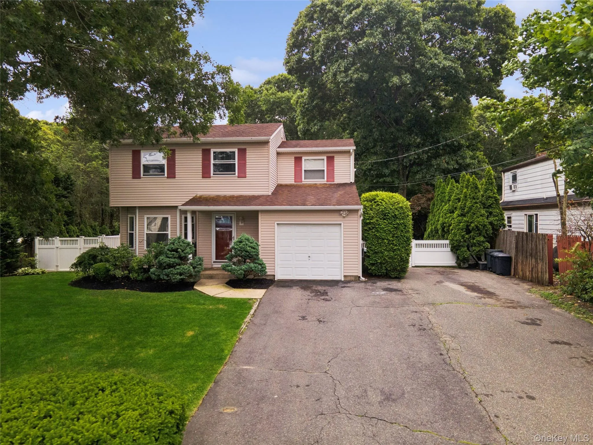 36 Champlin Street, Brookhaven, NY, 5 Bedrooms Bedrooms, 10 Rooms Rooms,2 BathroomsBathrooms,Residential,For Rent,Champlin,0,1023306 36 Champlin Street, Brookhaven, NY, 5 Bedrooms Bedrooms, 10 Rooms Rooms,2 BathroomsBathrooms,Residential,For Rent,Champlin,0,1023306