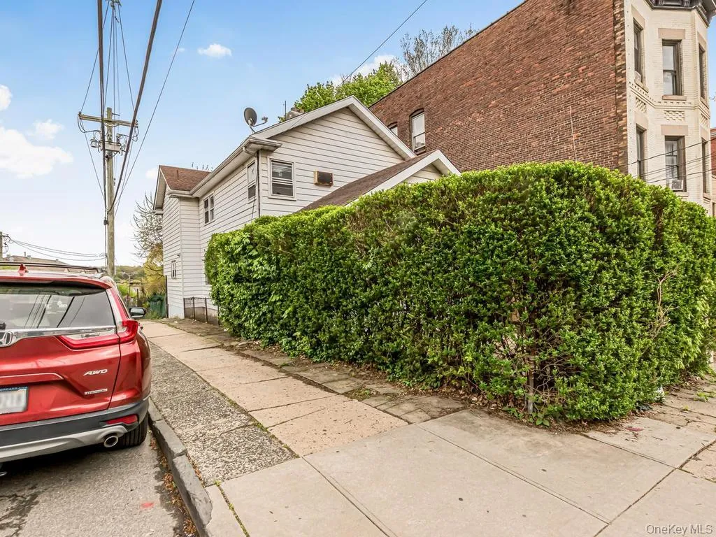 20 Saint Josephs Avenue, Yonkers, NY, 4 Bedrooms Bedrooms, 8 Rooms Rooms,2 BathroomsBathrooms,Residential,For Rent,Saint Josephs,0,1023314 20 Saint Josephs Avenue, Yonkers, NY, 4 Bedrooms Bedrooms, 8 Rooms Rooms,2 BathroomsBathrooms,Residential,For Rent,Saint Josephs,0,1023314