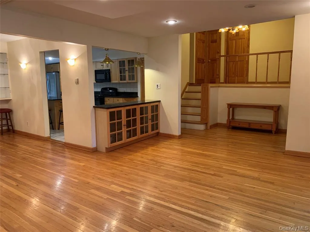 2 Stuart Drive, Oyster Bay, NY, 3 Bedrooms Bedrooms, 7 Rooms Rooms,3 BathroomsBathrooms,Residential Lease,For Rent,Stuart,0,1023319 2 Stuart Drive, Oyster Bay, NY, 3 Bedrooms Bedrooms, 7 Rooms Rooms,3 BathroomsBathrooms,Residential Lease,For Rent,Stuart,0,1023319