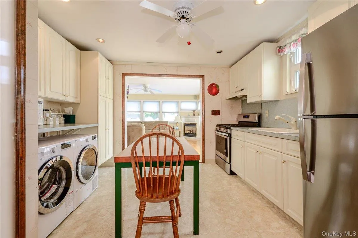 Washer/Dryer on main floor for your convenience or use the Washer/Dryer in the basement if you prefer Washer/Dryer on main floor for your convenience or use the Washer/Dryer in the basement if you prefer