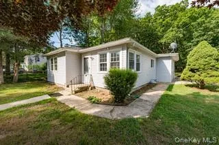 7 Candido Avenue, Brookhaven, NY, 3 Bedrooms Bedrooms, 5 Rooms Rooms,1 BathroomBathrooms,Residential,For Rent,Candido,0,1023324 7 Candido Avenue, Brookhaven, NY, 3 Bedrooms Bedrooms, 5 Rooms Rooms,1 BathroomBathrooms,Residential,For Rent,Candido,0,1023324