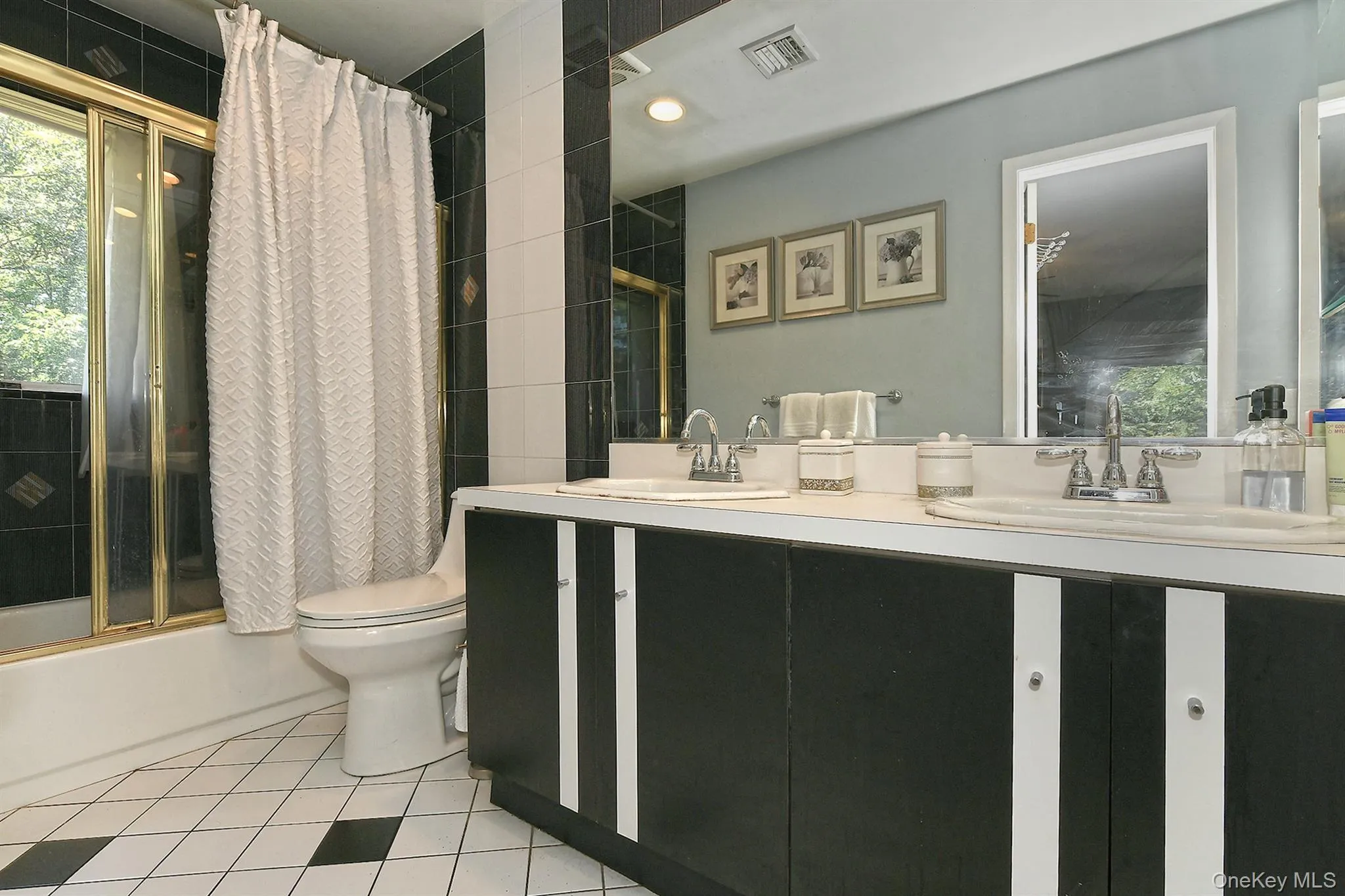97 Elk Street, Huntington, NY, 4 Bedrooms Bedrooms, 10 Rooms Rooms,3 BathroomsBathrooms,Residential,For Rent,Elk,0,1023338 97 Elk Street, Huntington, NY, 4 Bedrooms Bedrooms, 10 Rooms Rooms,3 BathroomsBathrooms,Residential,For Rent,Elk,0,1023338