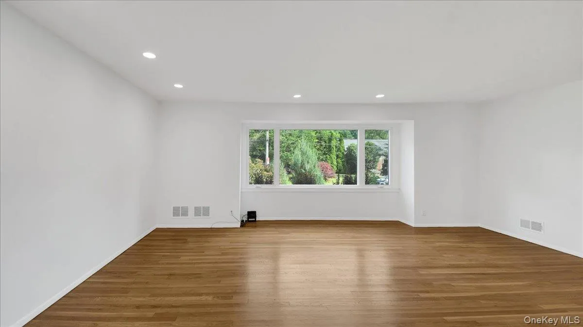 118 Van Etten Boulevard, New Rochelle, NY, 5 Bedrooms Bedrooms, 14 Rooms Rooms,4 BathroomsBathrooms,Residential Lease,For Rent,Van Etten,0,1023345 118 Van Etten Boulevard, New Rochelle, NY, 5 Bedrooms Bedrooms, 14 Rooms Rooms,4 BathroomsBathrooms,Residential Lease,For Rent,Van Etten,0,1023345