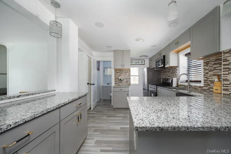 88 Innis Avenue, Poughkeepsie (town), NY, 3 Bedrooms Bedrooms, 7 Rooms Rooms,2 BathroomsBathrooms,Residential,For Rent,Innis,0,1023350 88 Innis Avenue, Poughkeepsie (town), NY, 3 Bedrooms Bedrooms, 7 Rooms Rooms,2 BathroomsBathrooms,Residential,For Rent,Innis,0,1023350