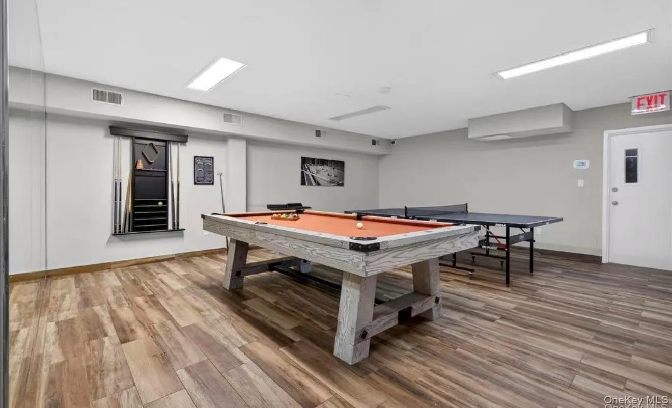 2-40 Oak Park Drive, New York, NY, 2 Bedrooms Bedrooms, 8 Rooms Rooms,2 BathroomsBathrooms,Residential Lease,For Rent,Oak Park Drive,0,1023355 2-40 Oak Park Drive, New York, NY, 2 Bedrooms Bedrooms, 8 Rooms Rooms,2 BathroomsBathrooms,Residential Lease,For Rent,Oak Park Drive,0,1023355