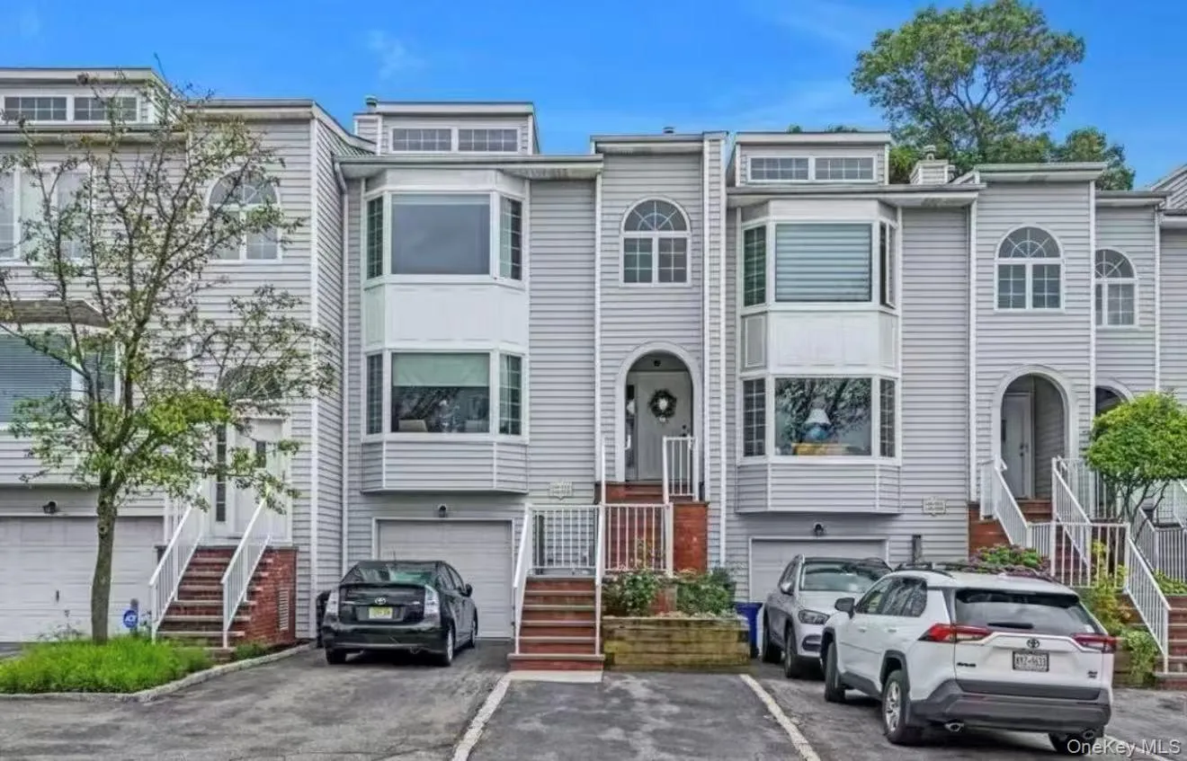 2-40 Oak Park Drive, New York, NY, 2 Bedrooms Bedrooms, 8 Rooms Rooms,2 BathroomsBathrooms,Residential Lease,For Rent,Oak Park Drive,0,1023355 2-40 Oak Park Drive, New York, NY, 2 Bedrooms Bedrooms, 8 Rooms Rooms,2 BathroomsBathrooms,Residential Lease,For Rent,Oak Park Drive,0,1023355