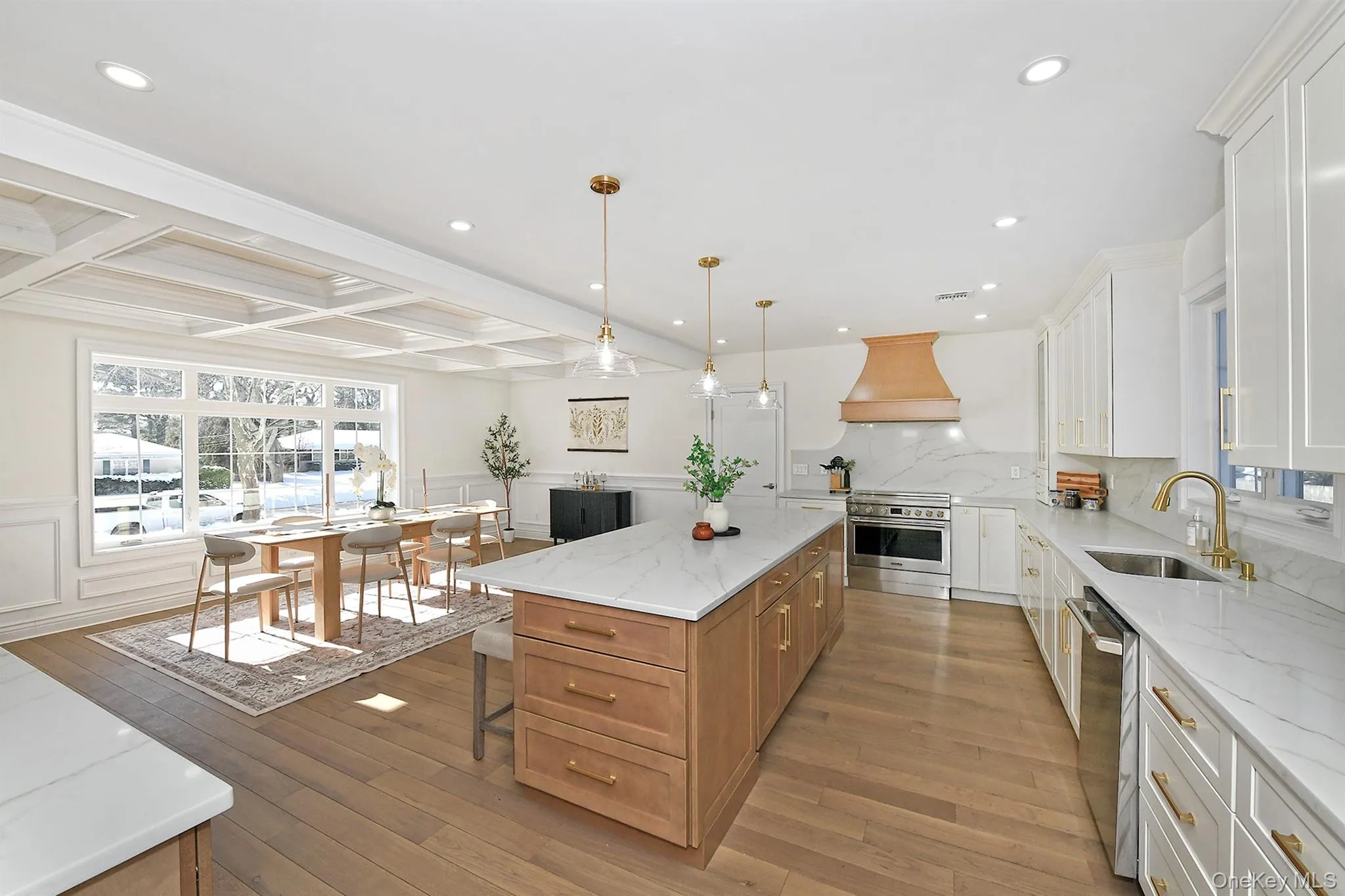 With the dining room in view! With the dining room in view!