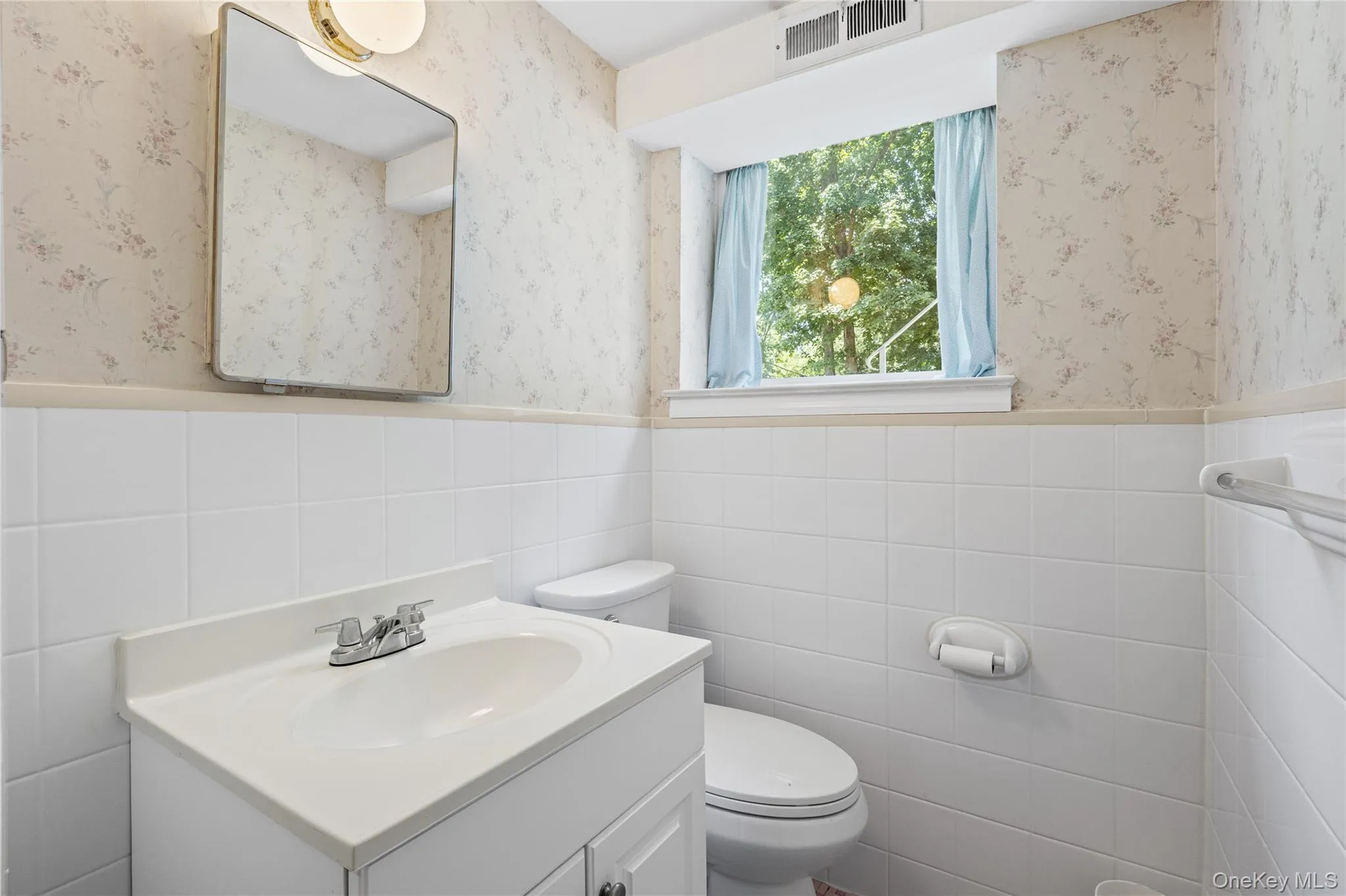 259 Burr Road, Huntington, NY, 3 Bedrooms Bedrooms, 8 Rooms Rooms,1 BathroomBathrooms,Residential,For Rent,Burr,0,1023359 259 Burr Road, Huntington, NY, 3 Bedrooms Bedrooms, 8 Rooms Rooms,1 BathroomBathrooms,Residential,For Rent,Burr,0,1023359