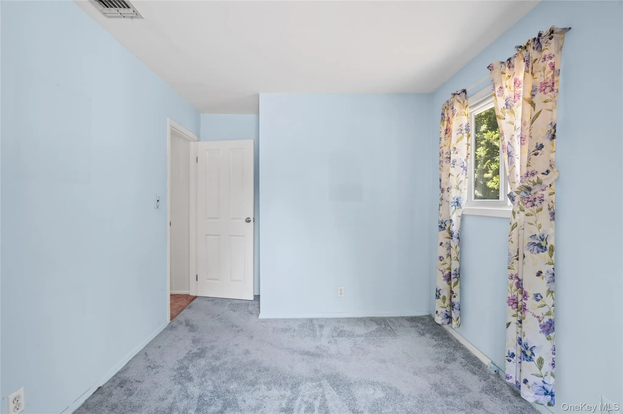 259 Burr Road, Huntington, NY, 3 Bedrooms Bedrooms, 8 Rooms Rooms,1 BathroomBathrooms,Residential,For Rent,Burr,0,1023359 259 Burr Road, Huntington, NY, 3 Bedrooms Bedrooms, 8 Rooms Rooms,1 BathroomBathrooms,Residential,For Rent,Burr,0,1023359