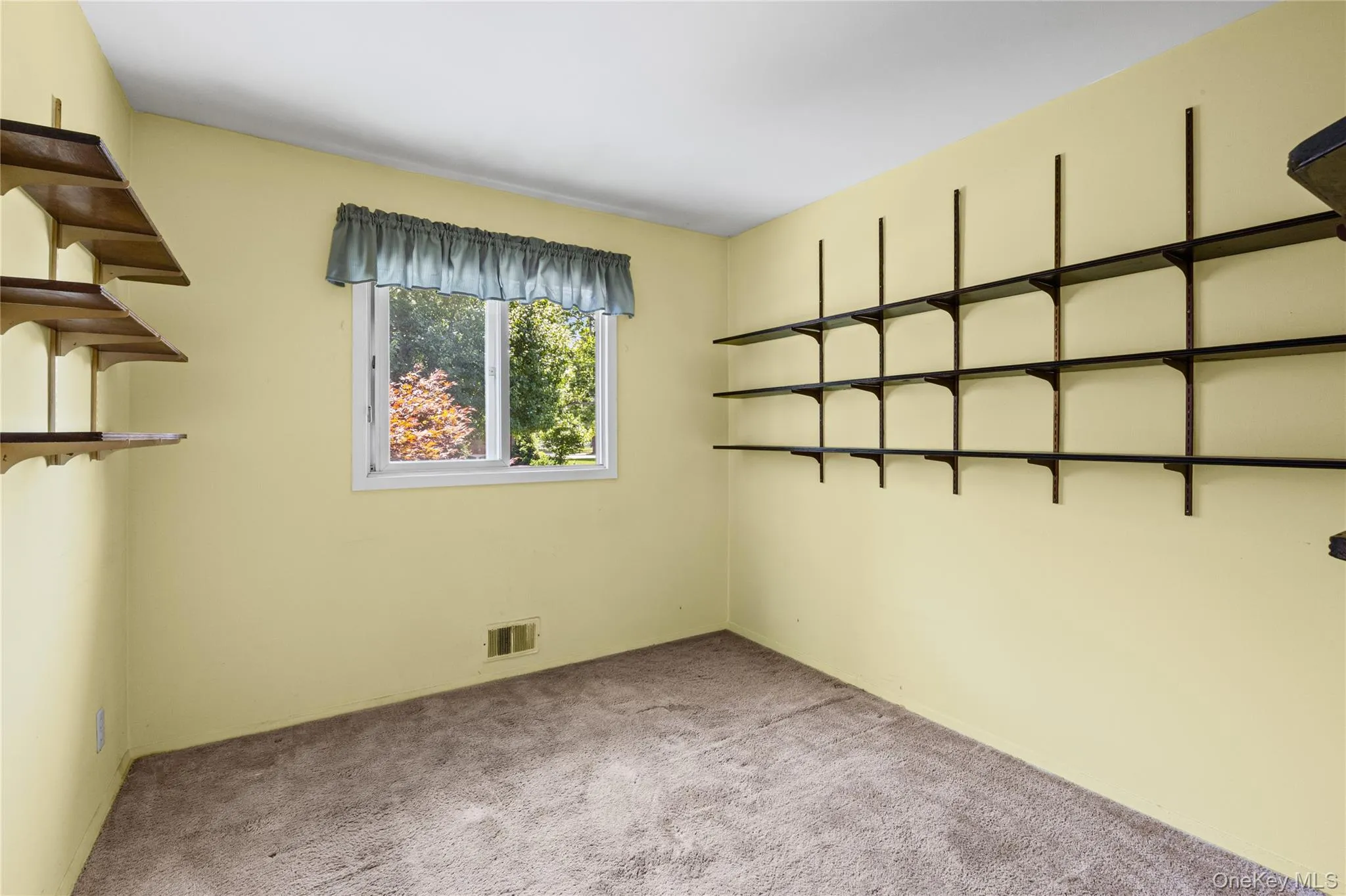 259 Burr Road, Huntington, NY, 3 Bedrooms Bedrooms, 8 Rooms Rooms,1 BathroomBathrooms,Residential,For Rent,Burr,0,1023359 259 Burr Road, Huntington, NY, 3 Bedrooms Bedrooms, 8 Rooms Rooms,1 BathroomBathrooms,Residential,For Rent,Burr,0,1023359