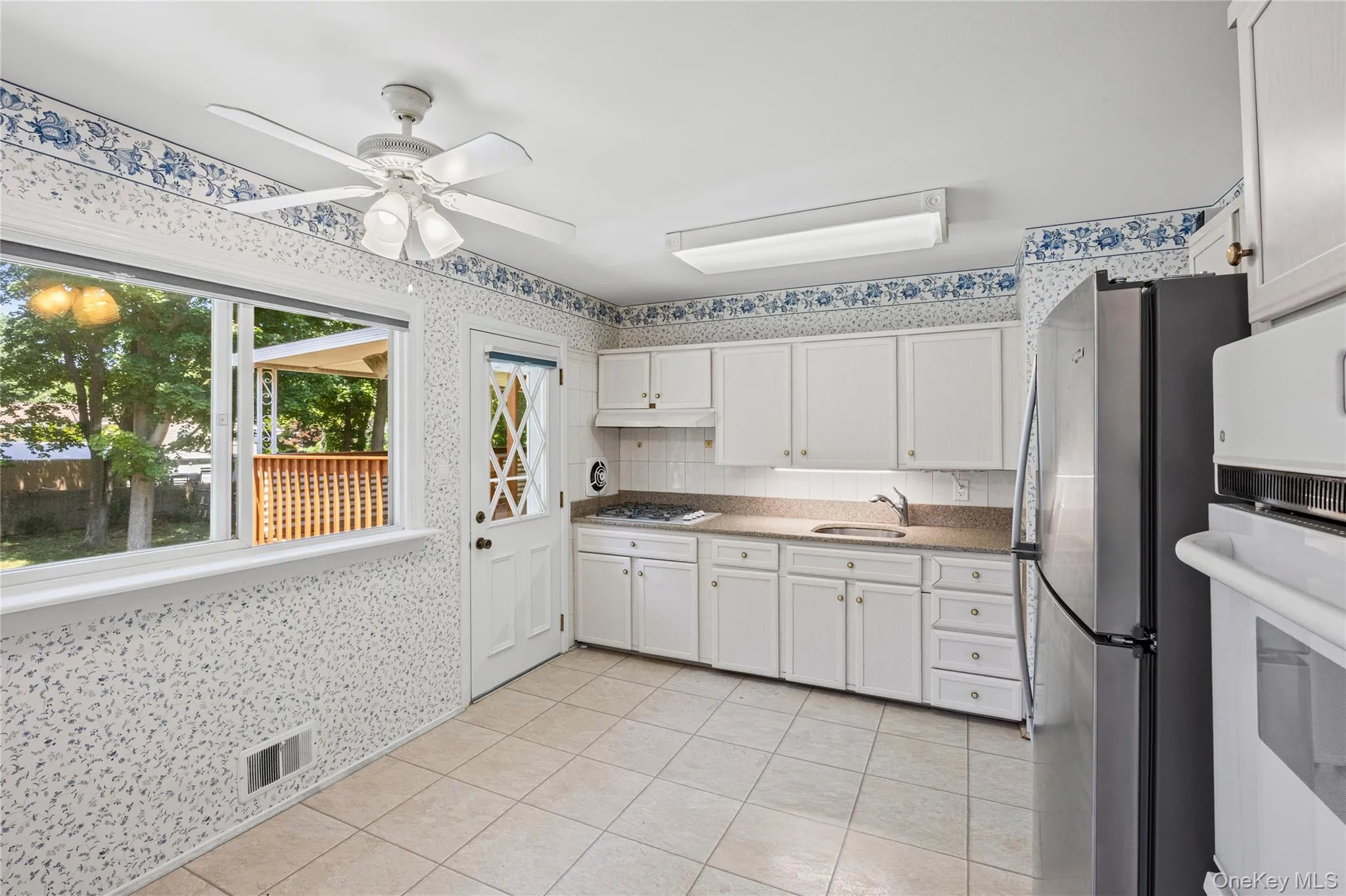 259 Burr Road, Huntington, NY, 3 Bedrooms Bedrooms, 8 Rooms Rooms,1 BathroomBathrooms,Residential,For Rent,Burr,0,1023359 259 Burr Road, Huntington, NY, 3 Bedrooms Bedrooms, 8 Rooms Rooms,1 BathroomBathrooms,Residential,For Rent,Burr,0,1023359