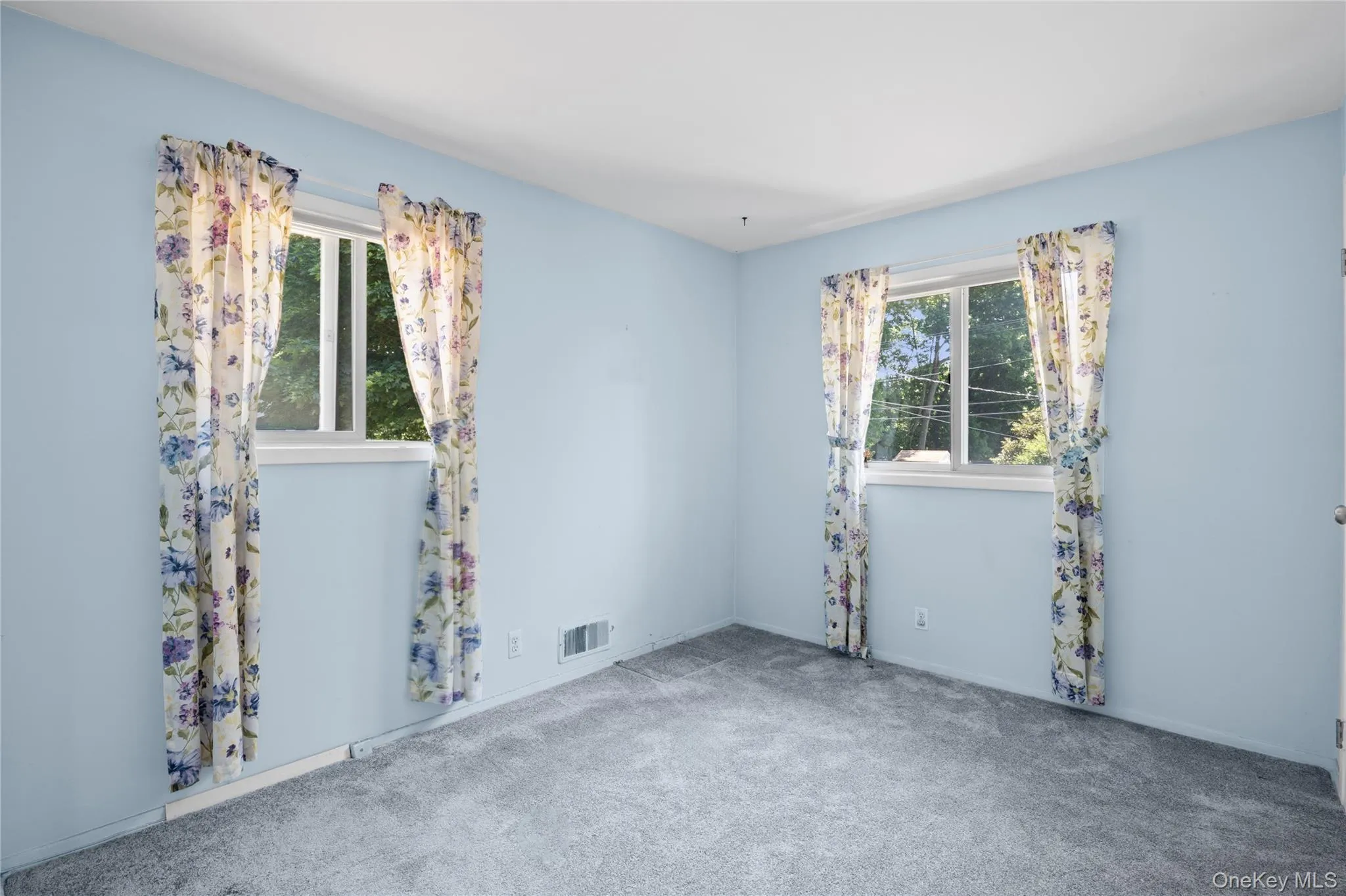 259 Burr Road, Huntington, NY, 3 Bedrooms Bedrooms, 8 Rooms Rooms,1 BathroomBathrooms,Residential,For Rent,Burr,0,1023359 259 Burr Road, Huntington, NY, 3 Bedrooms Bedrooms, 8 Rooms Rooms,1 BathroomBathrooms,Residential,For Rent,Burr,0,1023359