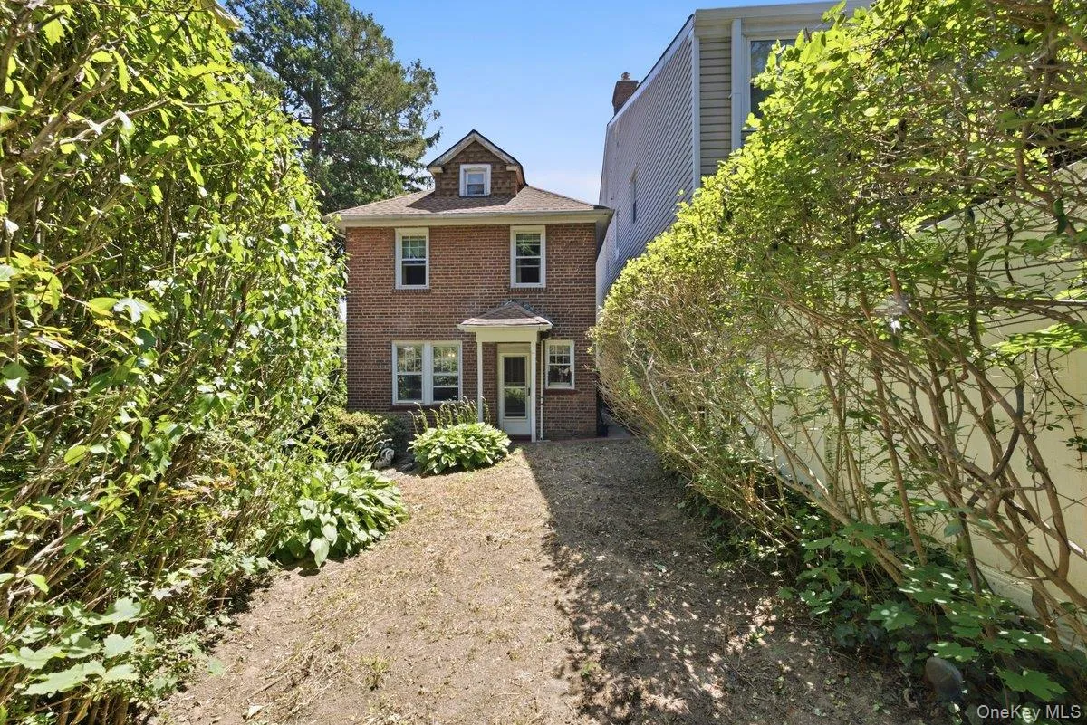 5633 Post Road, New York, NY, 3 Bedrooms Bedrooms, 9 Rooms Rooms,1 BathroomBathrooms,Residential,For Rent,Post,0,1023363 5633 Post Road, New York, NY, 3 Bedrooms Bedrooms, 9 Rooms Rooms,1 BathroomBathrooms,Residential,For Rent,Post,0,1023363