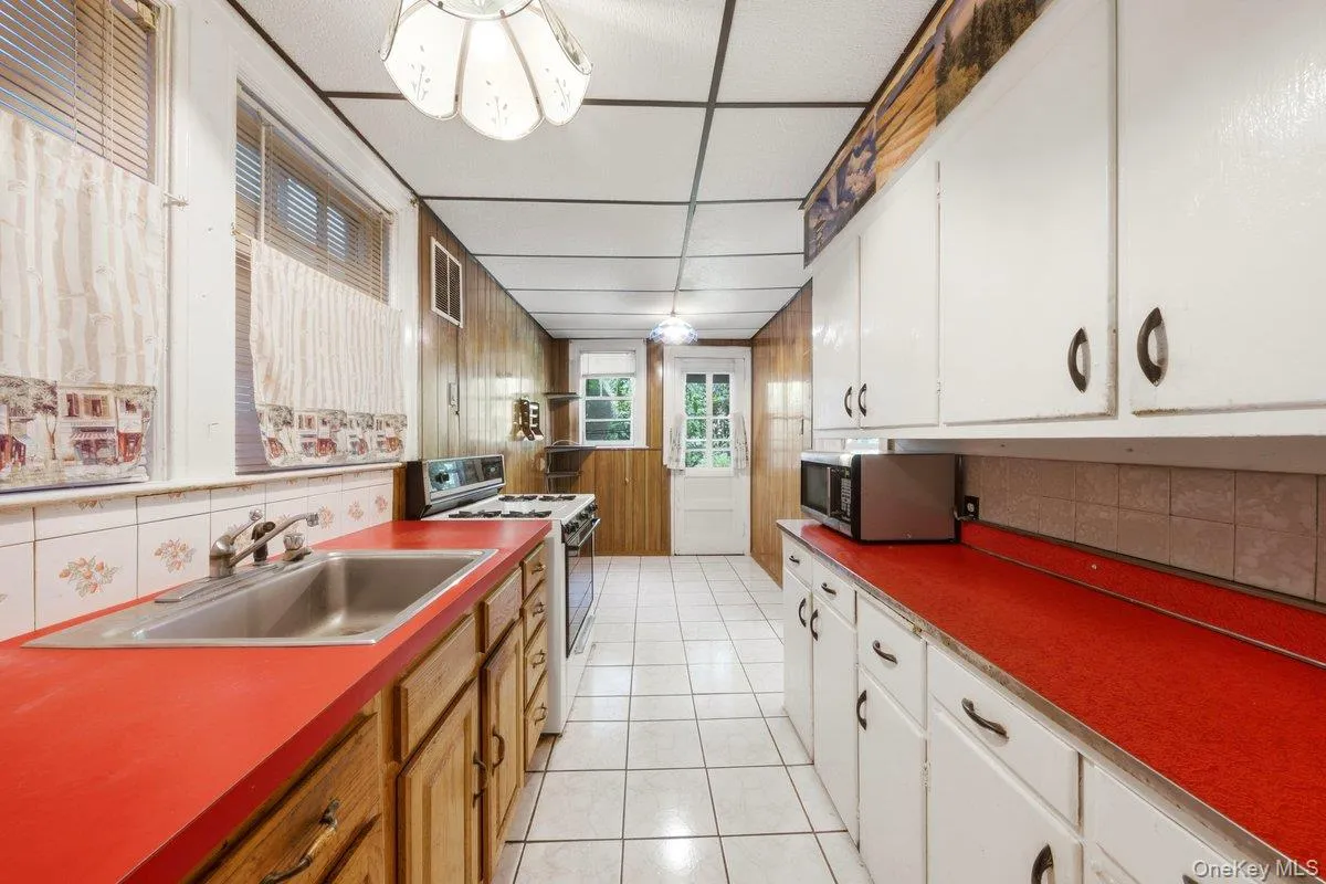 5633 Post Road, New York, NY, 3 Bedrooms Bedrooms, 9 Rooms Rooms,1 BathroomBathrooms,Residential,For Rent,Post,0,1023363 5633 Post Road, New York, NY, 3 Bedrooms Bedrooms, 9 Rooms Rooms,1 BathroomBathrooms,Residential,For Rent,Post,0,1023363