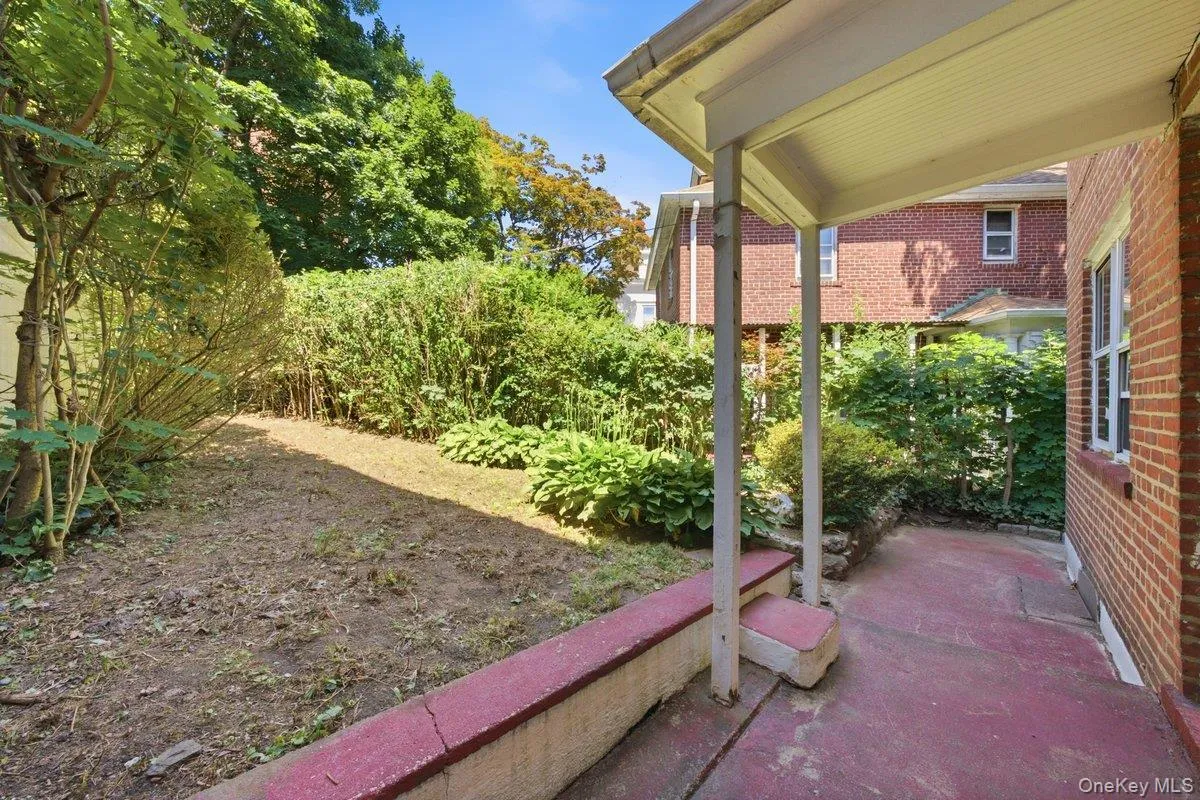 5633 Post Road, New York, NY, 3 Bedrooms Bedrooms, 9 Rooms Rooms,1 BathroomBathrooms,Residential,For Rent,Post,0,1023363 5633 Post Road, New York, NY, 3 Bedrooms Bedrooms, 9 Rooms Rooms,1 BathroomBathrooms,Residential,For Rent,Post,0,1023363