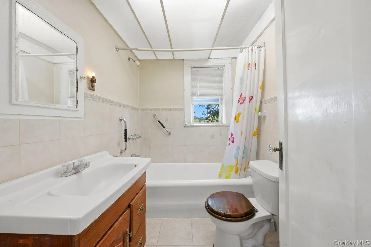 5633 Post Road, New York, NY, 3 Bedrooms Bedrooms, 9 Rooms Rooms,1 BathroomBathrooms,Residential,For Rent,Post,0,1023363 5633 Post Road, New York, NY, 3 Bedrooms Bedrooms, 9 Rooms Rooms,1 BathroomBathrooms,Residential,For Rent,Post,0,1023363